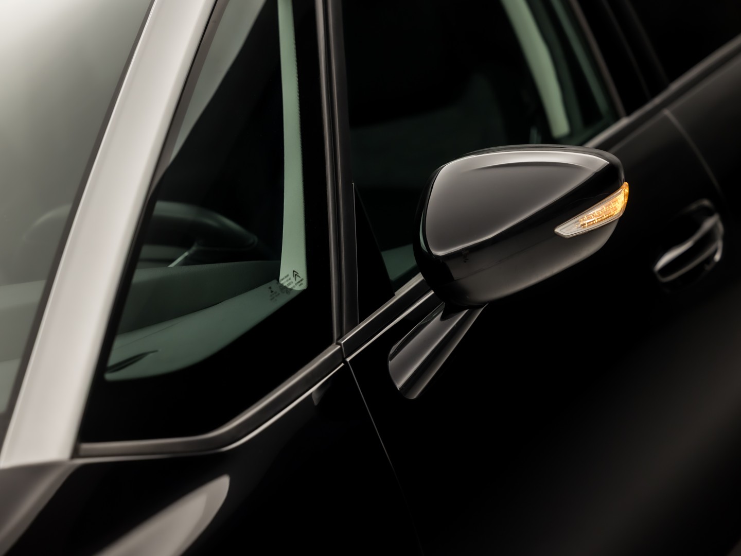 Citroën Grand C4 Spacetourer 1.2 PureTech Sport 7 Persoons Automaat 131Pk (APPLE CARPLAY, DB-RIEM VERVANGEN, GROOT NAVI, CAMERA, GETINT GLAS, TREKHAAK, NIEUWE APK, NIEUWSTAAT)