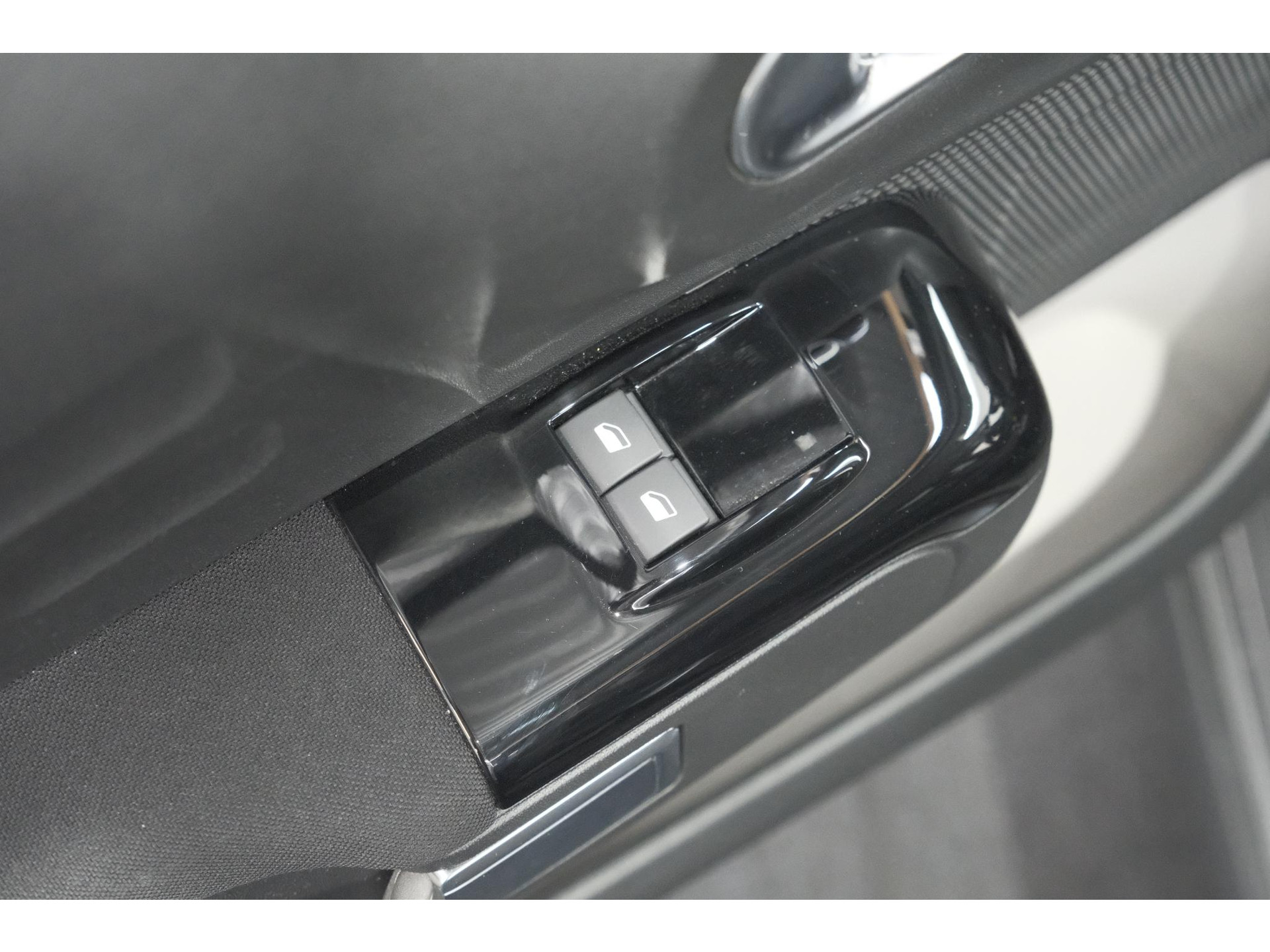 Citroen C3 PureTech 110 EAT6 Business | Trekhaak | Camera | Dodehoekdetectie | Navigatie | Climate Control
