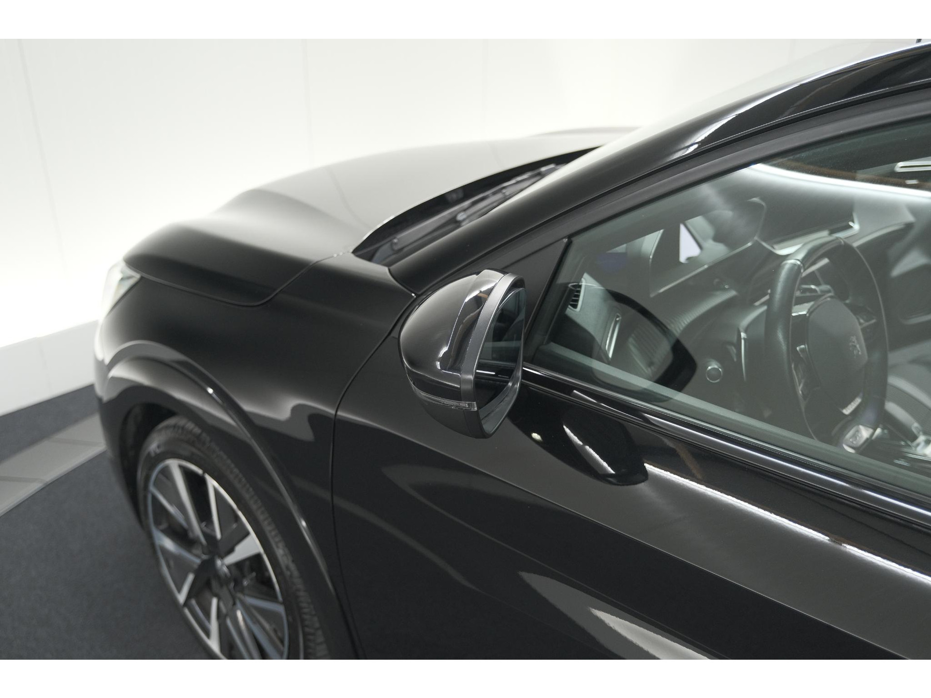 Peugeot 208 PureTech 130 EAT8 GT-Line | Camera | Adaptieve Cruise Control | Stoelverwarming | Navigatie