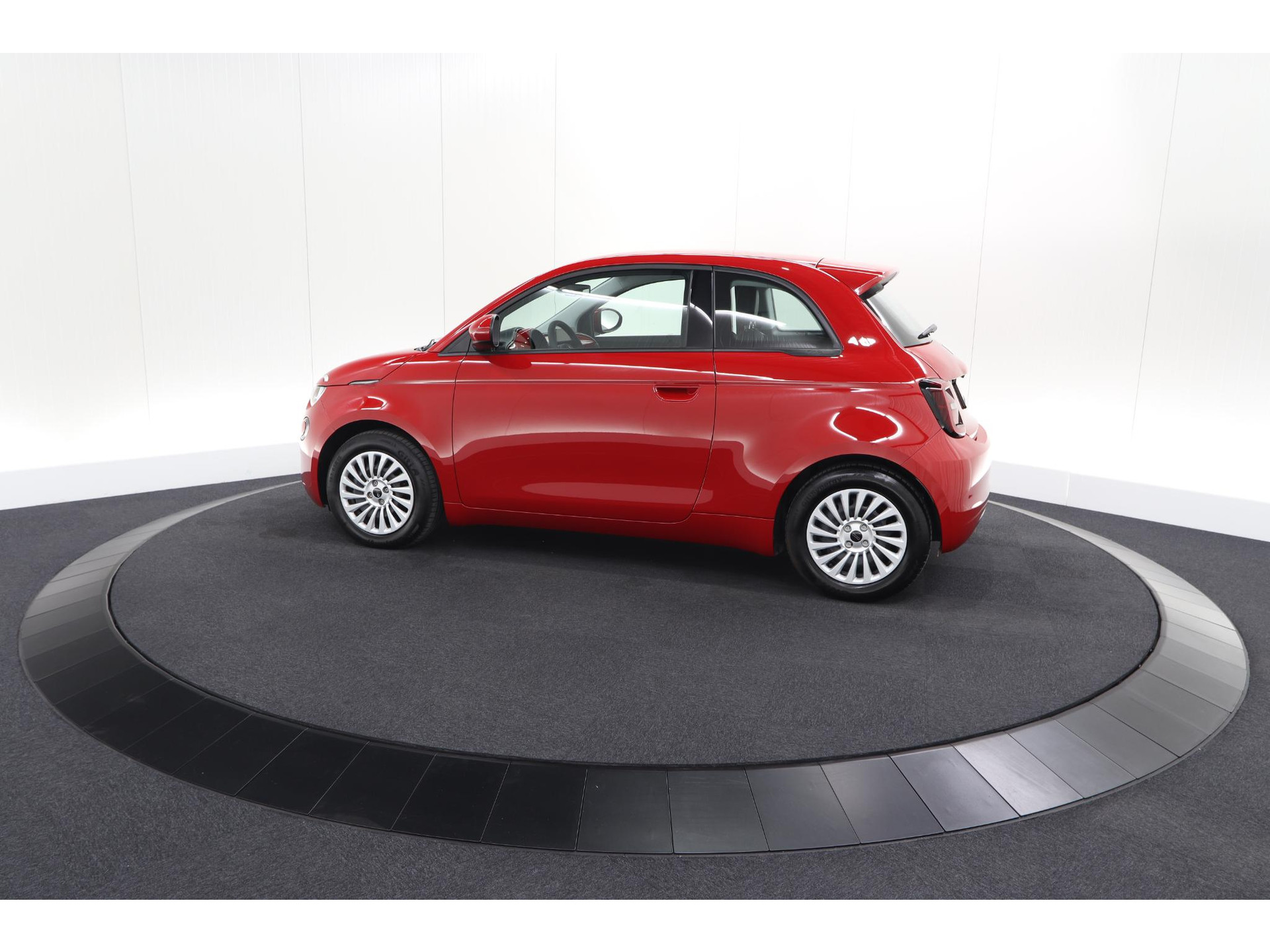 Fiat 500 Urban 42 kWh | SOH 97,9% | 3 Fase | Camera | Apple Carplay | Keyless start