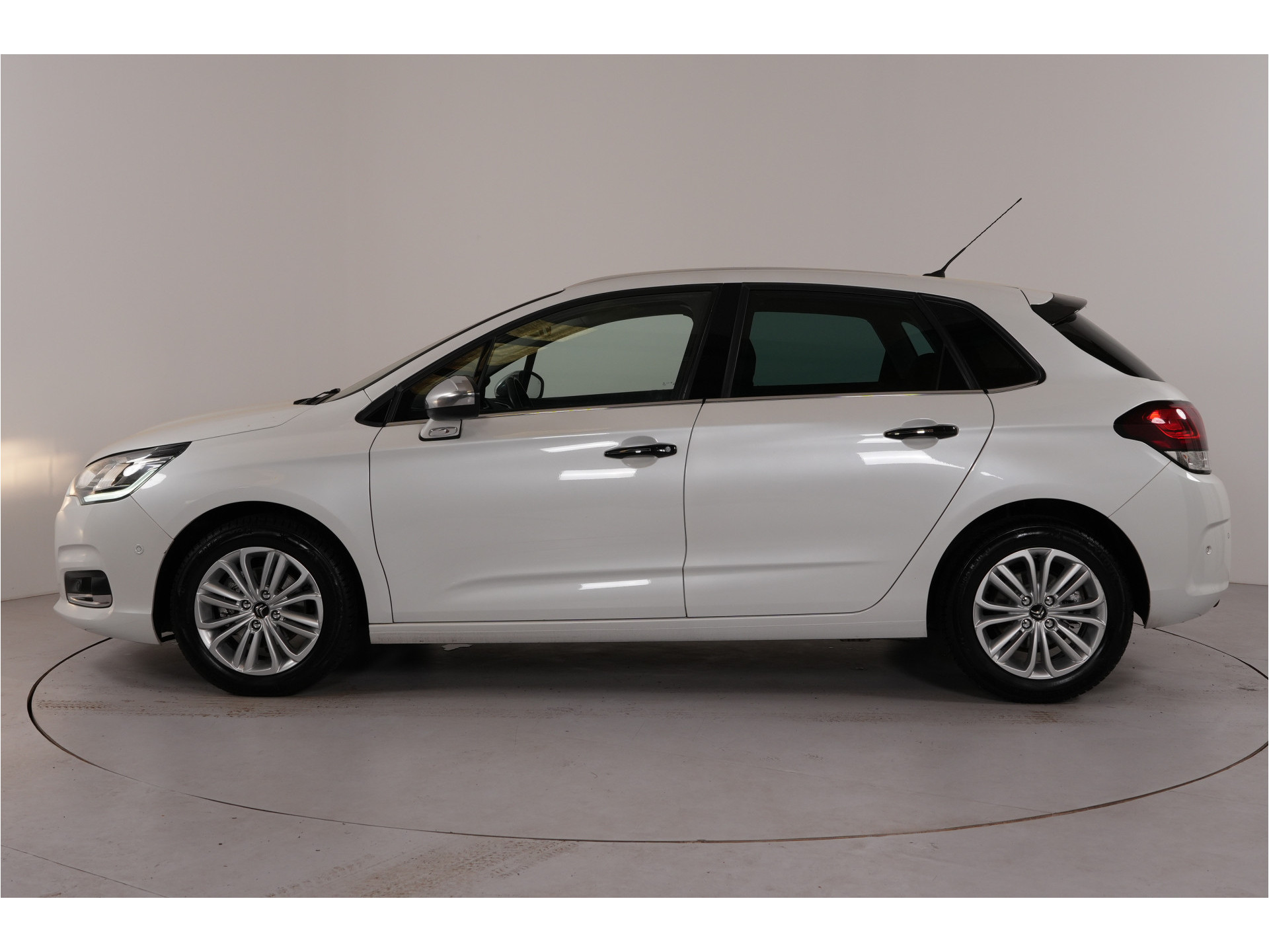 Citroën C4 1.2 PureTech Feel Collection | Trekhaak | Pano | Cruise | Stl. verw. | Climate | PDC |