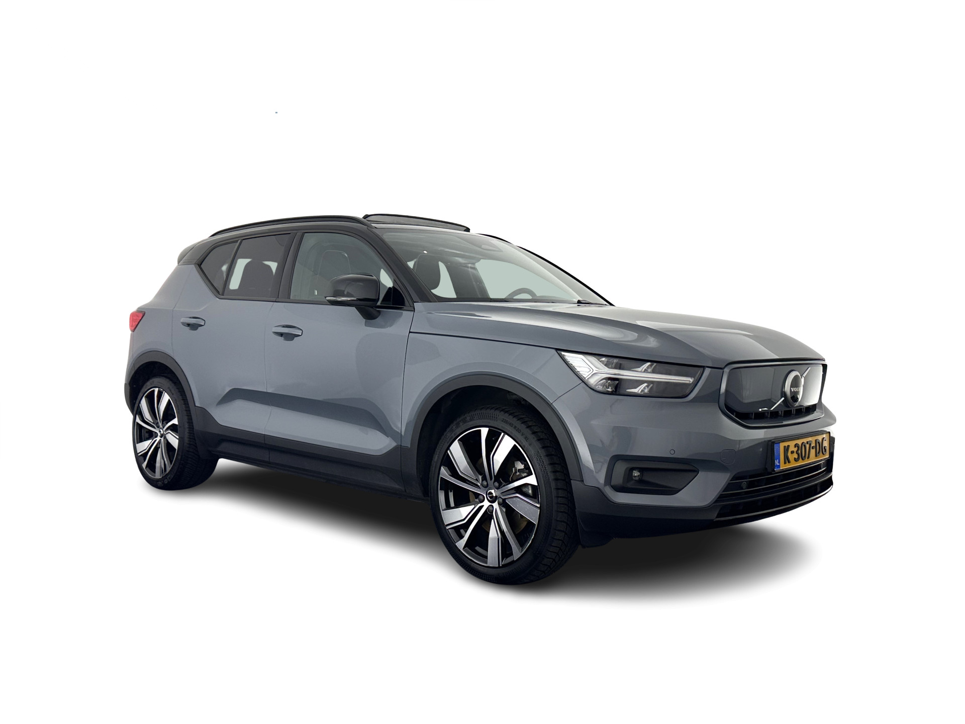 Volvo XC40 Recharge P8 AWD R-Design [ 3-Fase-11kW ] {SOH-90%} (INCL-BTW) Aut. *PANO | LEATHER-ALCANTARA | ADAPTIVE-CRUISE | DIGI-COCKPIT | FULL-LED | HARMAN/KARDON | TOPVIEW | NAVI-FULLMAP | ECC | PDC | KEYLESS | HEATED-SPORTSEATS | TOWBAR | 20''ALU*