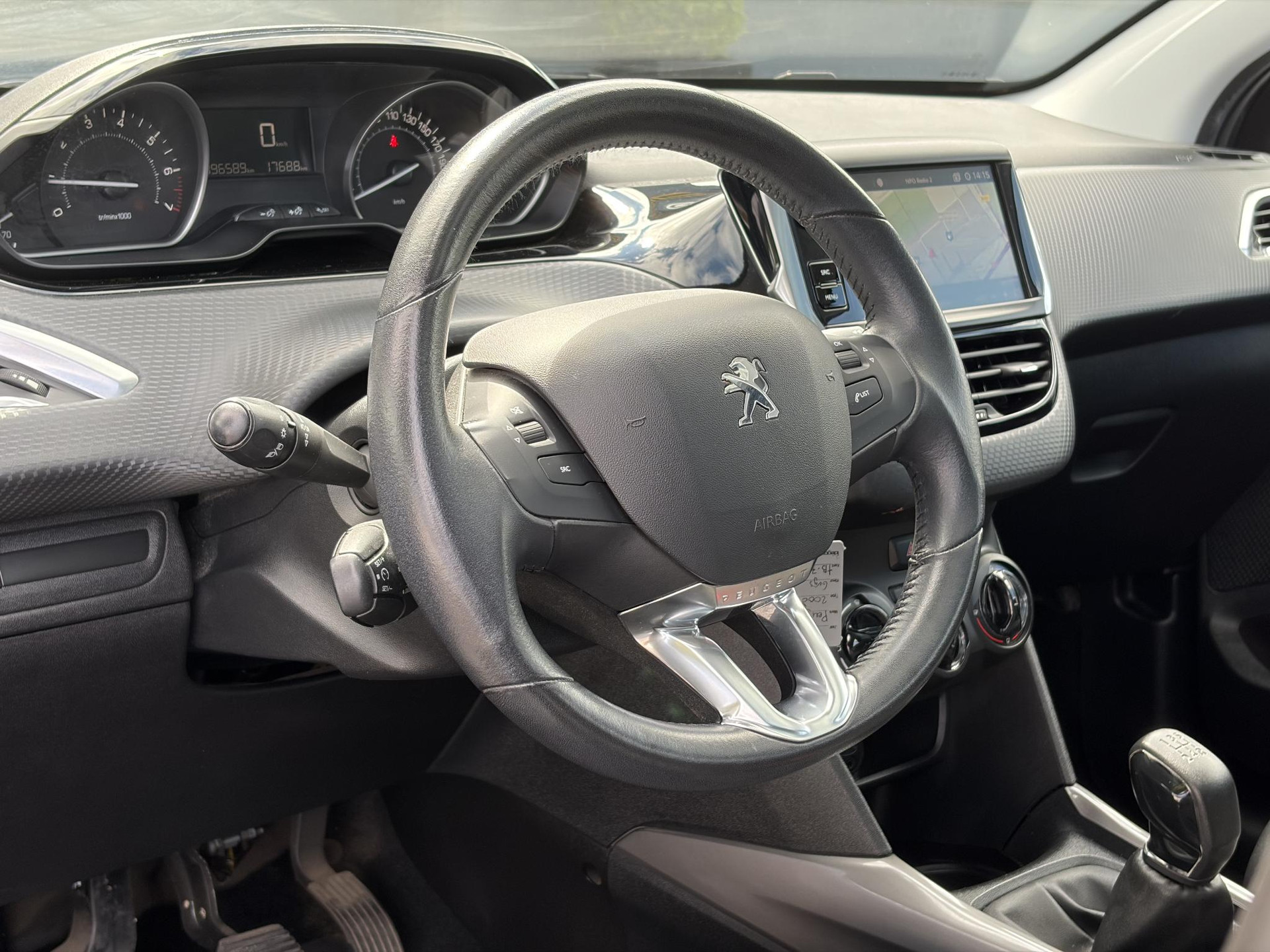 Peugeot 2008 1.2 PureTech Blue Lion D-riem vv in 2024 l Pano l Navi l 110pk l Trekhaak l Carplay l Airco l Cruise l Pdc l Recent beurt gehad l N.A.P l Apk tot 01-2027