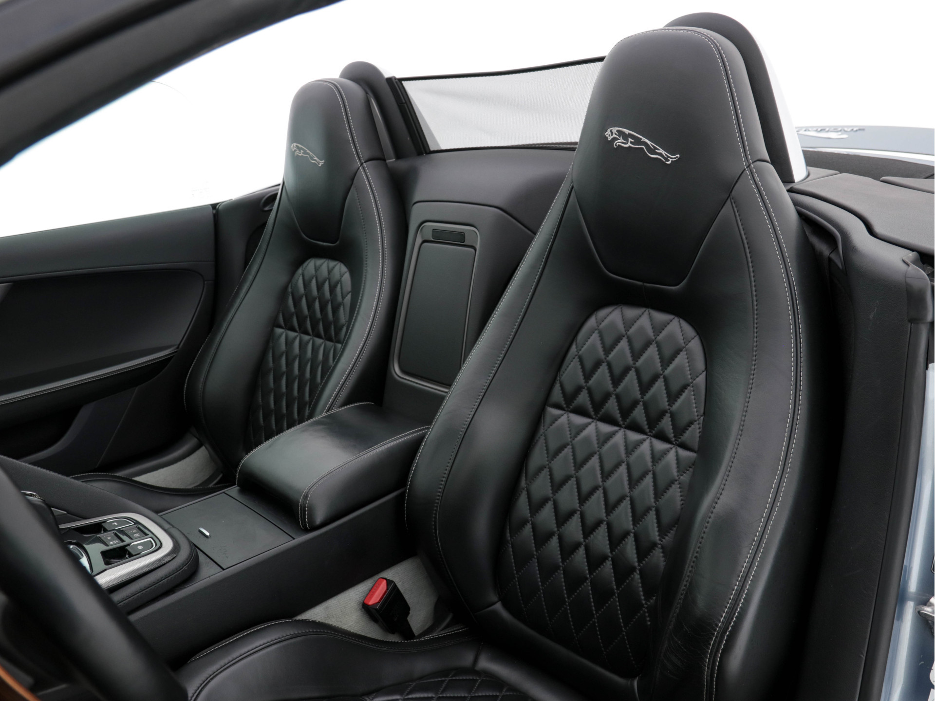 Jaguar F-TYPE 3.0 V6 Convertible Aut. *LEATHER | BI-XENON | NAVI-FULLMAP | CAMERA | MEMORY-PACK | KEYLESS | DAB | SHIFT-PADDLES | ECC | HEATED-SPORTSEATS | PDC | AIRSCARF | CRUISE | 19"ALU*