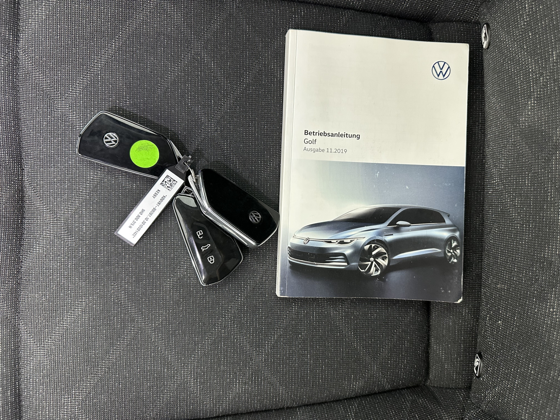 Volkswagen Golf Variant 2.0 TDI Life Business (INCL-BTW)  *FULL-LED | DIGI-COCKPIT | NAVI-FULLMAP | HEATED-COMFORTSEATS | KEYLESS | DAB+ | CARPLAY | ECC | AMBIENT-LIGHT | PDC | 16''ALU*