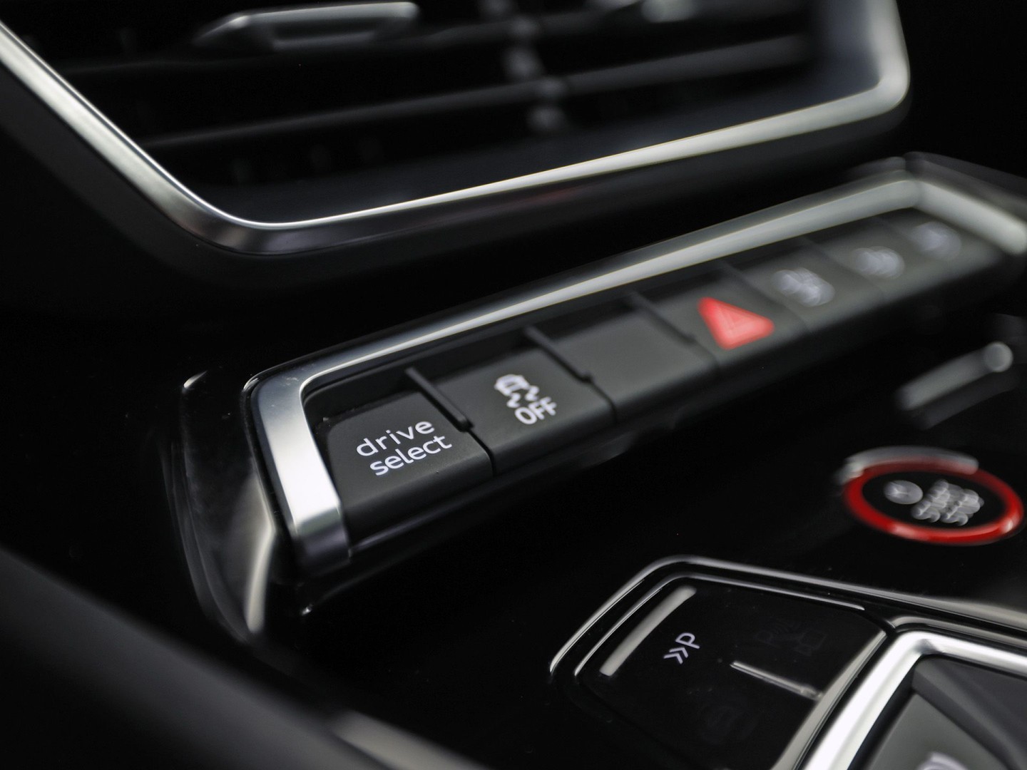 Audi e-tron GT GT 93 kWh Automaat 476Pk (PANORAMADAK, SOH 92,8%, APPLE CARPLAY, 360 CAMERA, MATRIX LED, BANG&OLUFSEN, ELEKTRISCHE STOELEN, STOELVERWARMING/KOELING, NIEUWSTAAT)