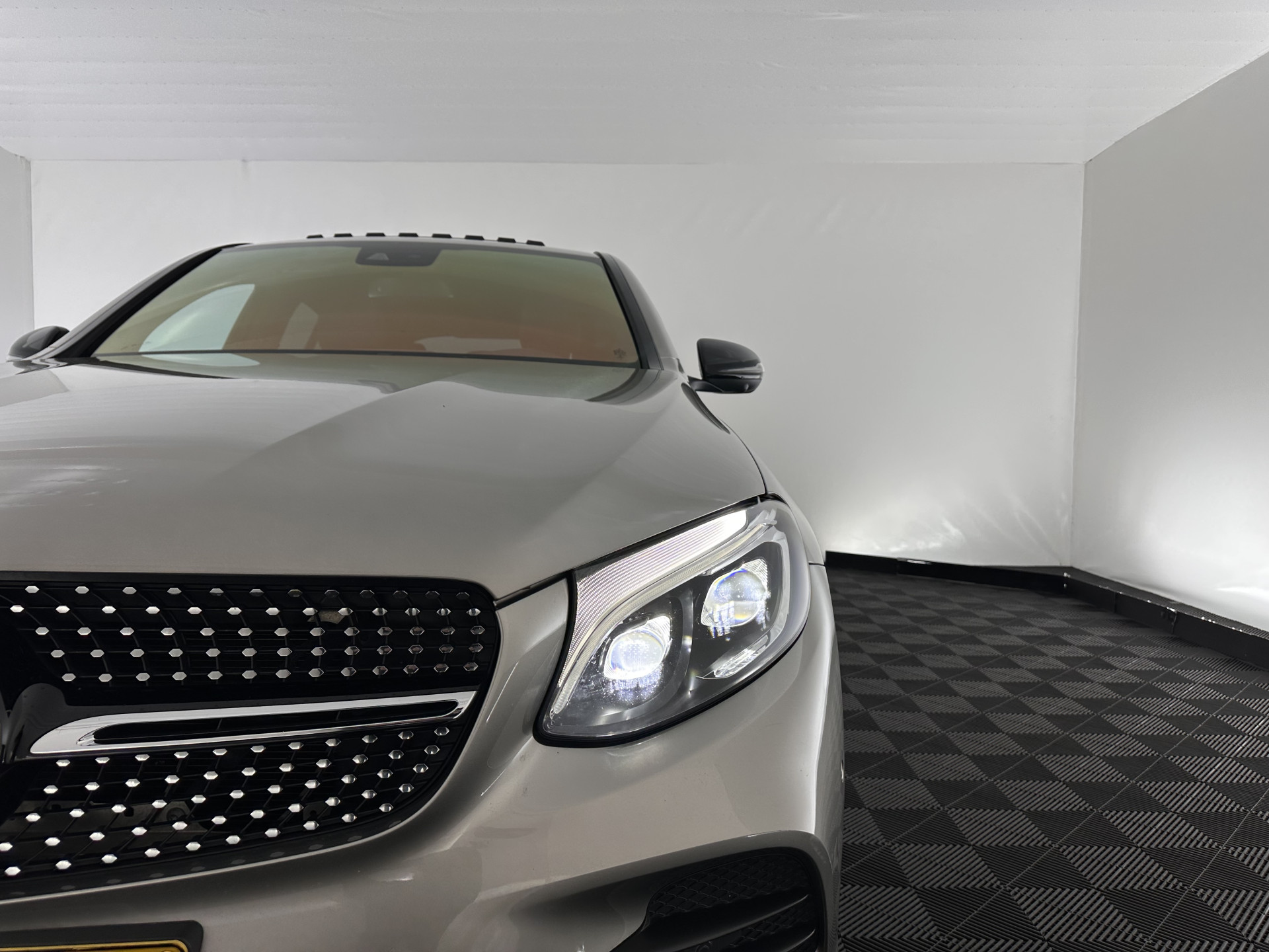 Mercedes-Benz GLC-klasse Coupé 250 d 4MATIC AMG Sport Edition (INCL-BTW) *PANO | LEATHER | FULL-LED | MEMORY-PACK | TOPVIEW | HEATED-SPORTSEATS | NAVI-FULLMAP | PRIVACYGLASS | SHIFTPADDLES | ECC | PDC | CRUISE | 19''ALU*