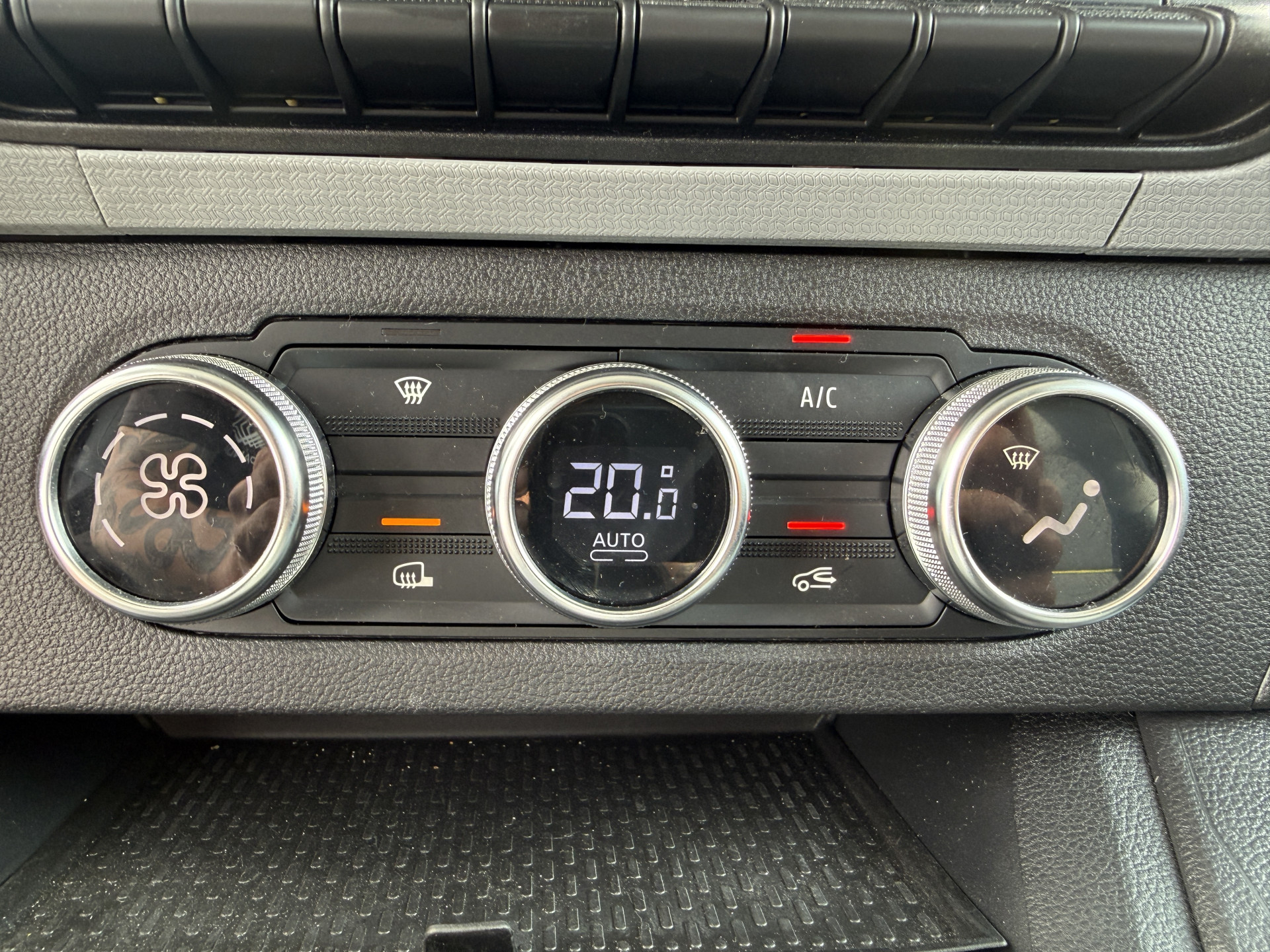 Renault Kangoo E-Tech 45kWh 122PK L1 Elektrisch 300km WLTP 98.5% (SOH) Climate Control Cruise Control LED Parkeersensoren Achter