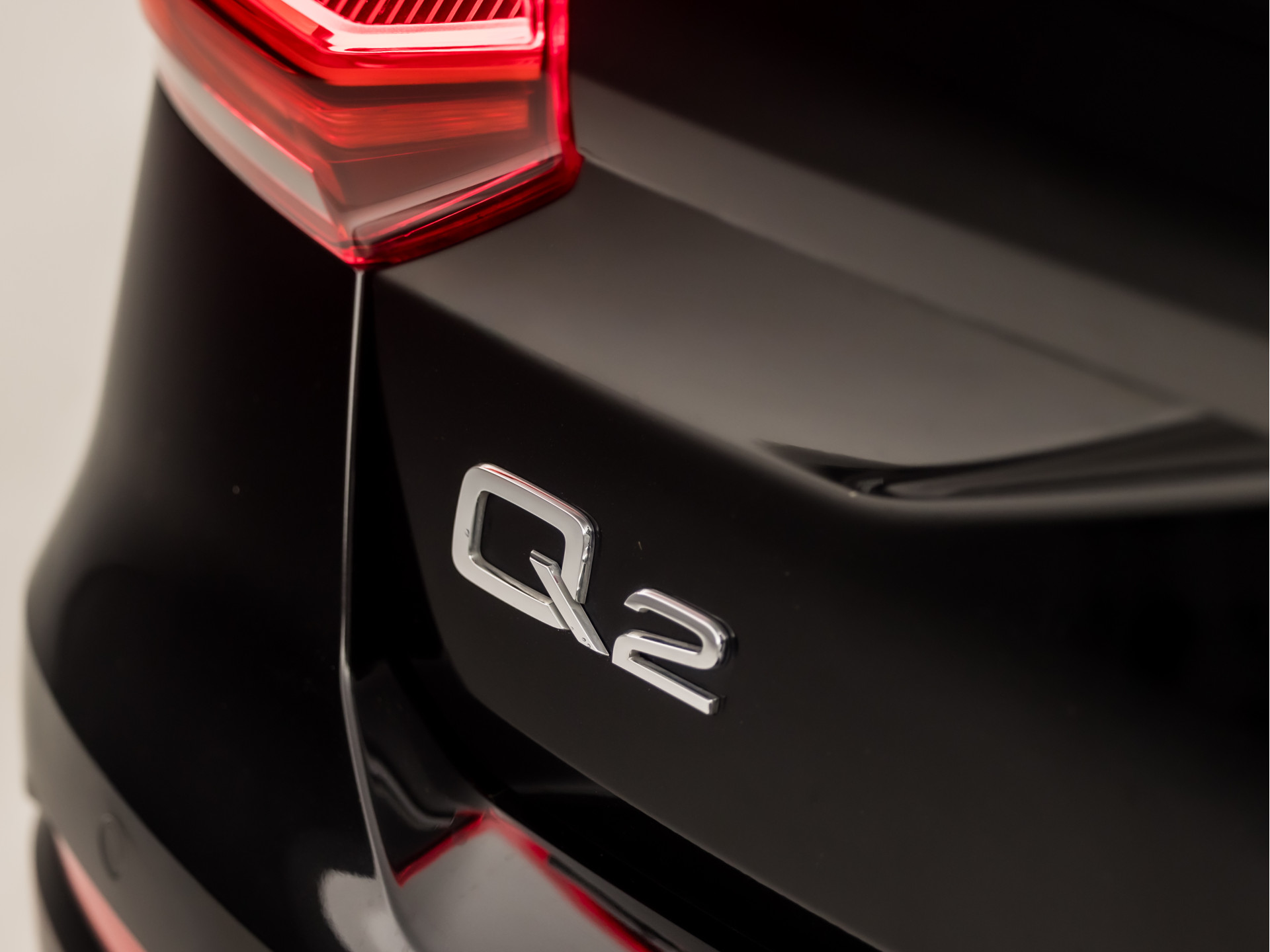 Audi Q2 35 TFSI S-Tronic Sport 150Pk Automaat (VIRTUAL COCKPIT, APPLE CARPLAY, GROOT NAVI, CLIMATE, STOELVERWARMING, SPORTSTOELEN, GETINT GLAS, PARKEERSENSOREN, CRUISE, NIEUWSTAAT)