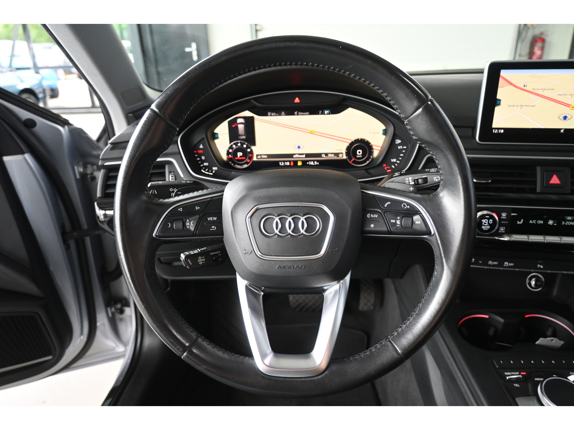 Audi A4 Avant 2.0 TFSI quattro S-Line Automaat Navigatie Panoramadak Adaptief Matrix LED Goed Onderhouden! Inruil Mogelijk!