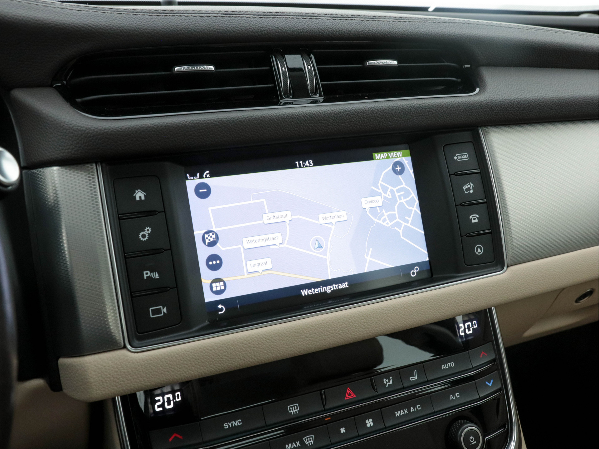 Jaguar XF 2.0D Portfolio Premium-Business-Pack Aut *LEATHER | BI-XENON | NAVI-FULLMAP | KEYLESS | MERIDIAN-SURROUND | SHIFT-PADDLES |  LANE-ASSIST | CRUISE | CAMERA | HEATED/COOLED-COMFORTSEATS | 17"ALU*