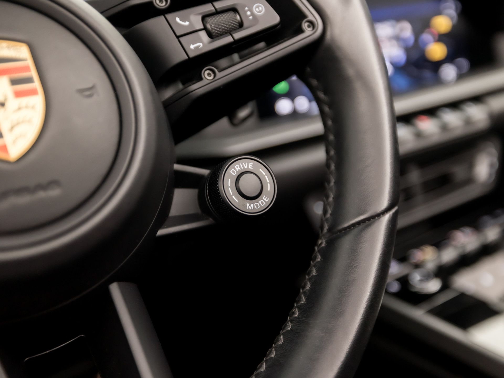 Porsche 911 Cabrio 3.0 Carrera 385Pk (SPORT CHRONO PAKKET, SPORTUITLAAT, BOSE AUDIO, LED MATRIX, APPLE CARPLAY, CAMERA, SFEERVERLICHTING, STOELVERWARMING, NIEUWSTAAT)