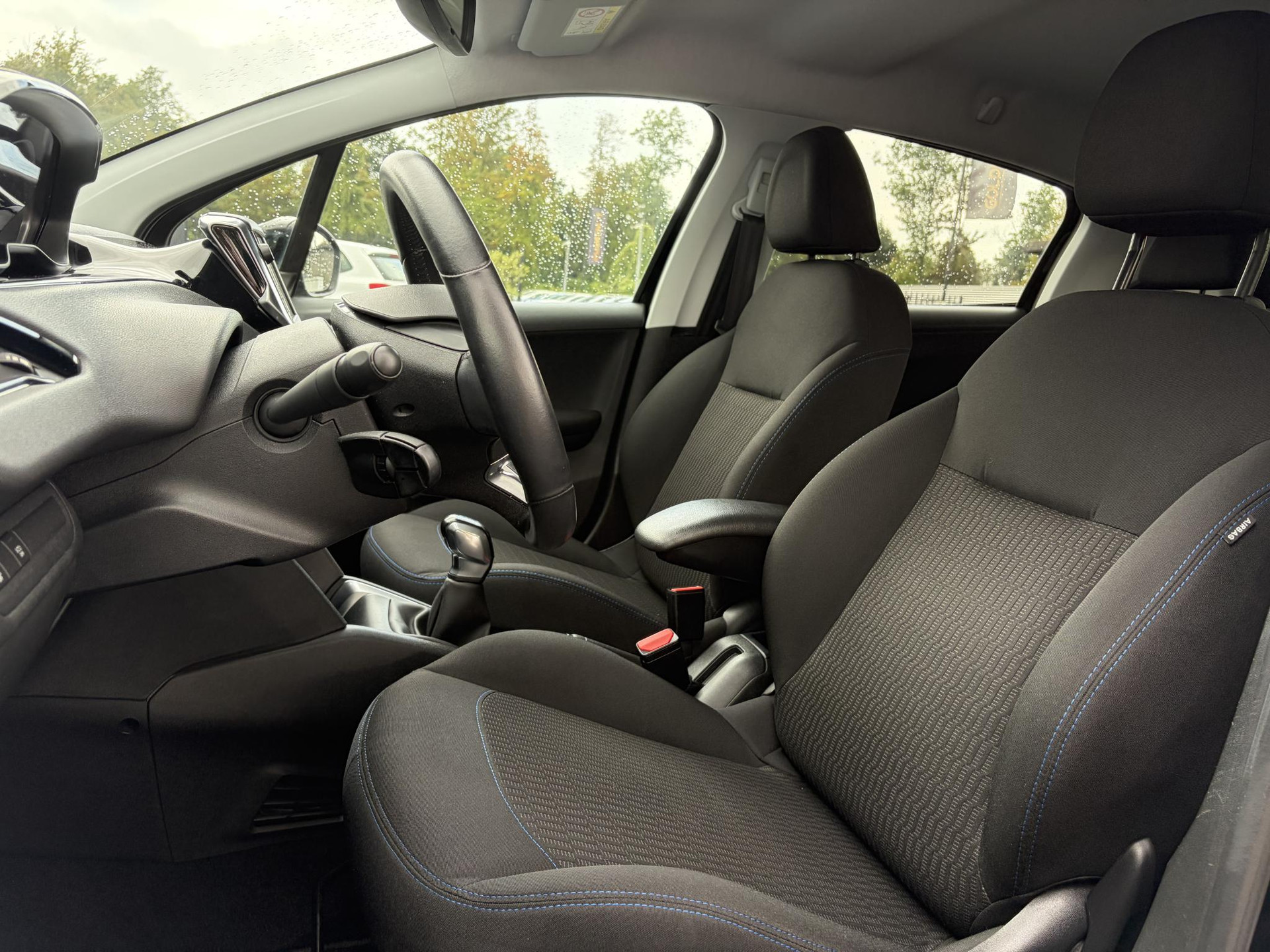 Peugeot 208 1.2 PureTech Signature ✓Net beurt gahad✓Navi✓Carplay✓Lm velgen✓Airco✓Cruise✓5 Deurs✓Pdc✓5 Deurs✓Lm velgen✓N.A.P✓Apk tot 04-2027
