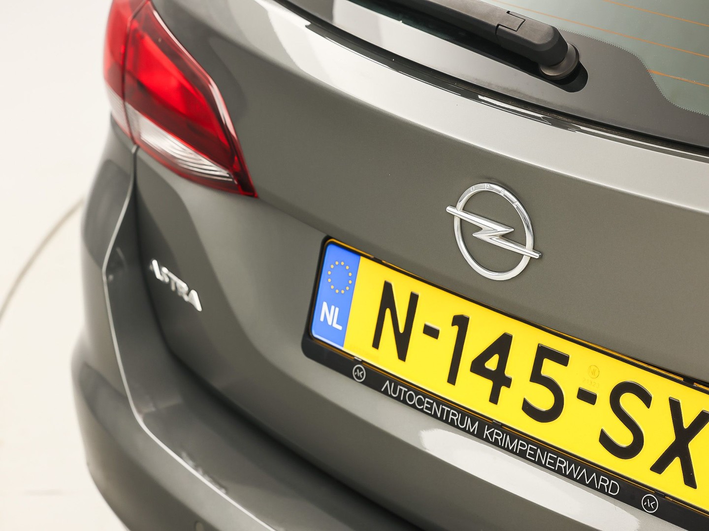Opel Astra Sports Tourer 1.2 Sport (APPLE CARPLAY, NAVIGATIE, CRUISE, TREKHAAK, SPORTSTOELEN, PARKEERSENSOREN, NIEUWSTAAT)
