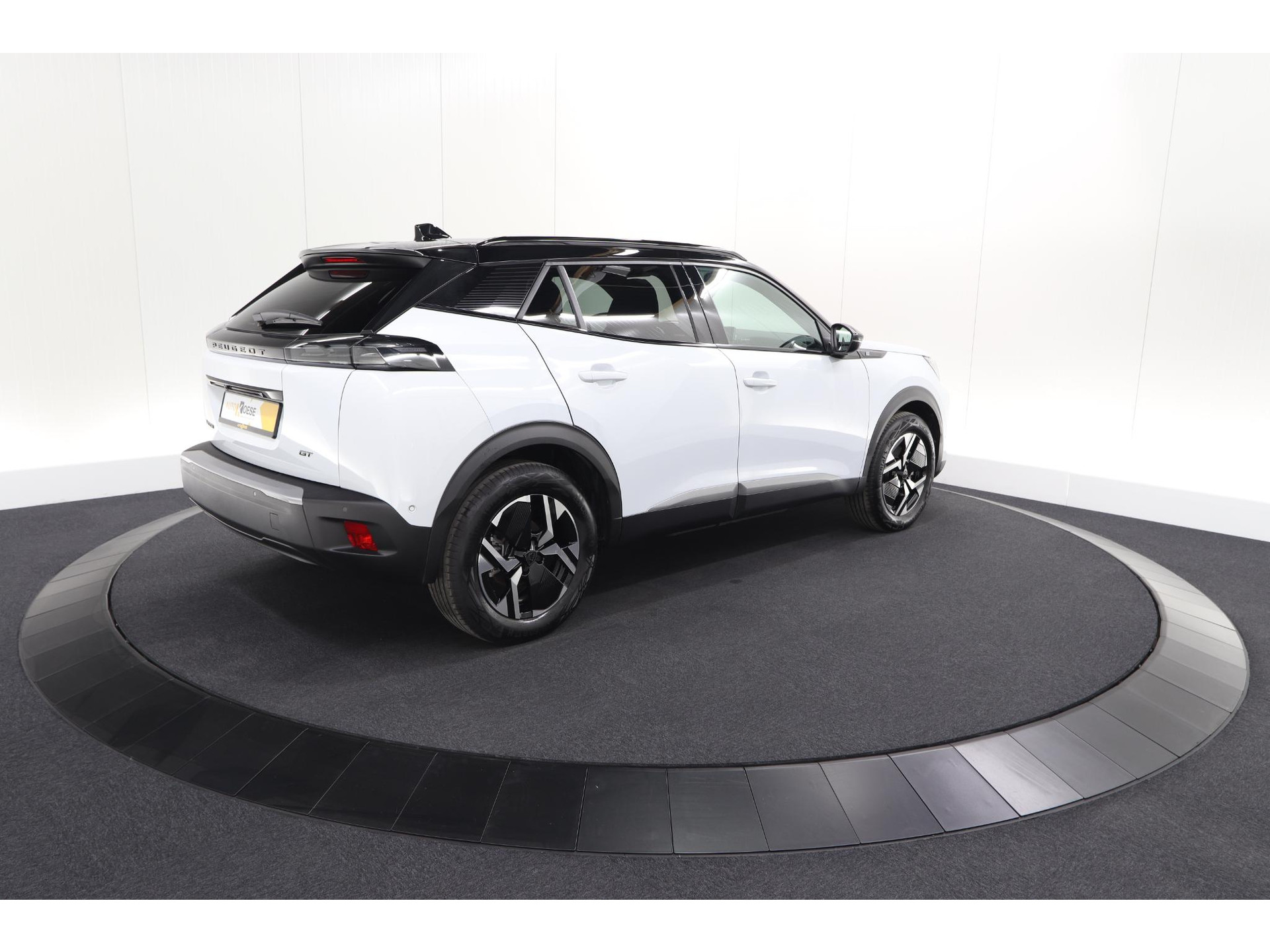 Peugeot e-2008 EV GT 50 kWh | 11 KW Laadfunctie | 360 Camera | Dodehoekdetectie | Apple Carplay