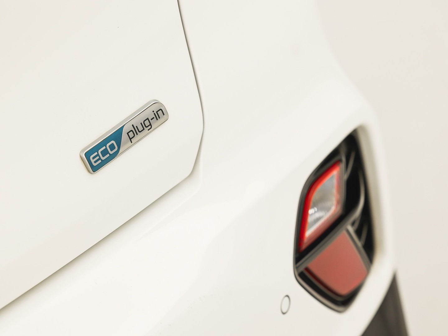 Kia Niro 1.6 GDi PHEV DynamicLine 141Pk Automaat (1e EIGENAAR, APPLE CARPLAY, GROOT NAVI, CAMERA, TREKHAAK, SPORTSTOELEN, ADAPTIVE CRUISE, GETINT GLAS, LEDER, NIEUWSTAAT)