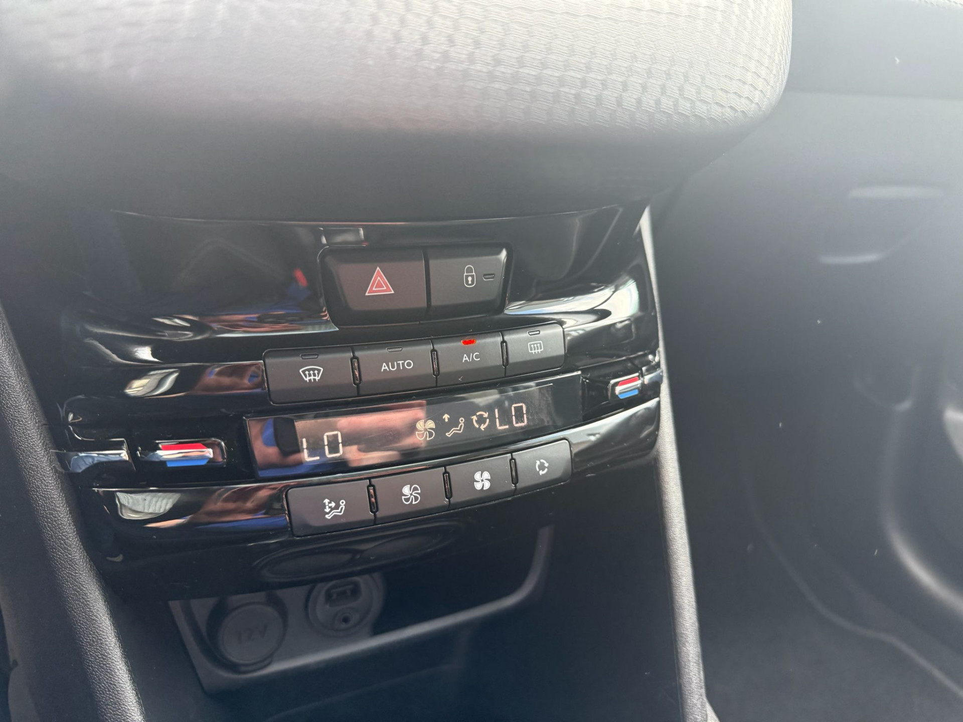 Peugeot 208 1.2 110PK Allure | 2E EIGENAAR | 3/6/12MND GARANTIE | PANO | DAB | CARPLAY | NAVI | CRUISE | JBL | AIRCO | TREKHAAK | MAT |