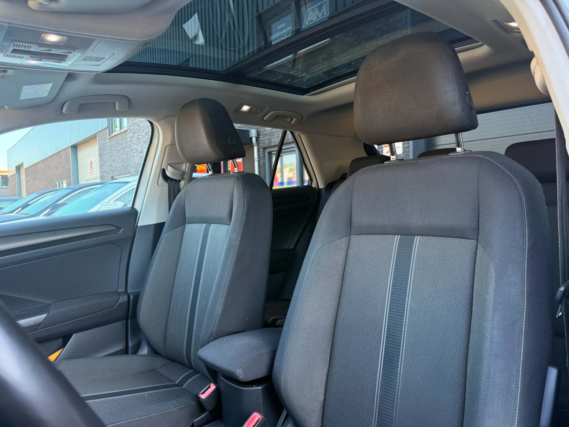 Volkswagen T-Roc 1.0 TSI Style | 1E EGENAAR | 3/6 OF 12MND GARANTIE | PANODAK | ACC | LANE ASSIST | AIRCO |