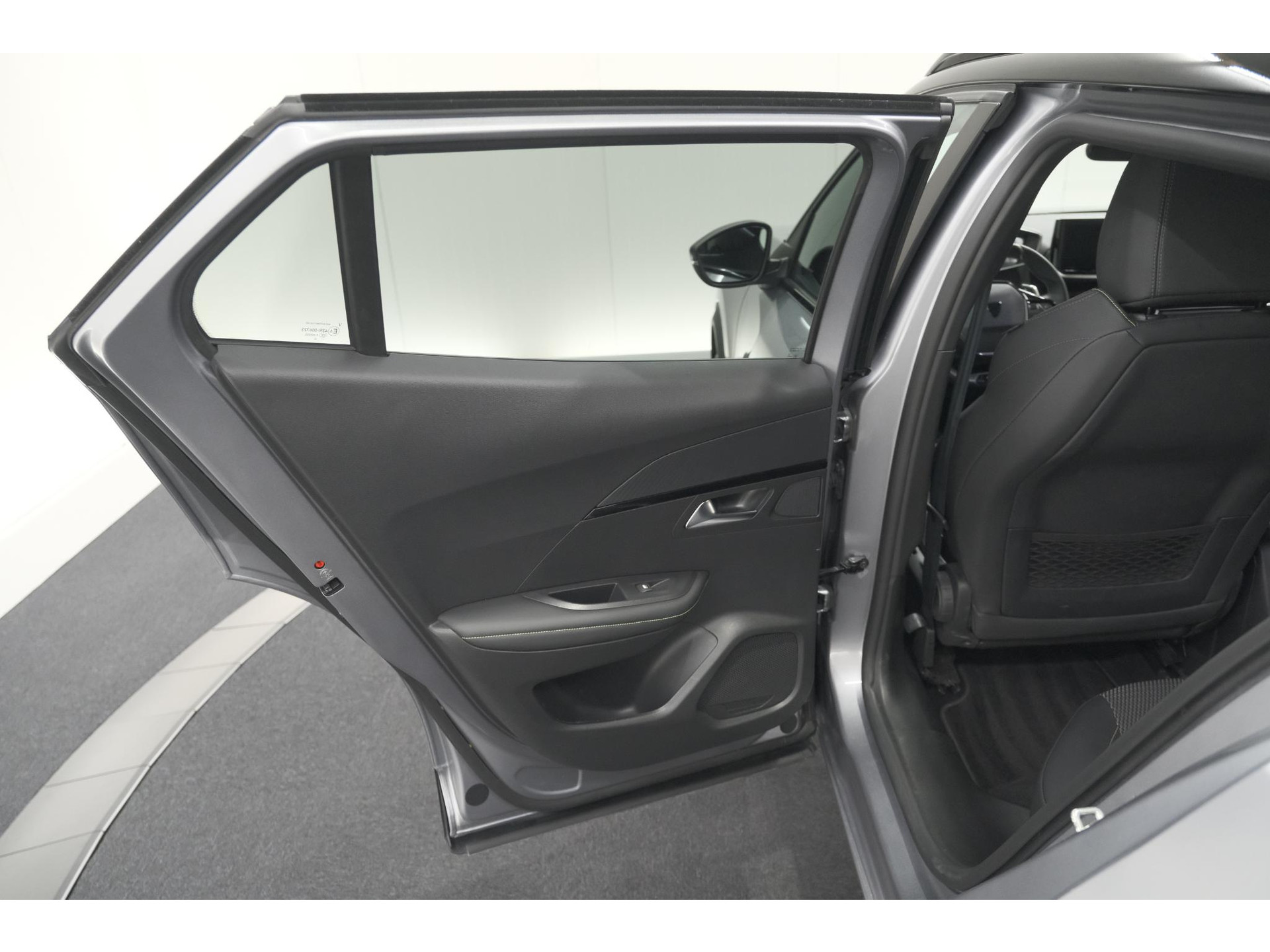 Peugeot 2008 Hybrid 145 e-DCS6 GT | Camera | Apple Carplay | Parkeersensoren