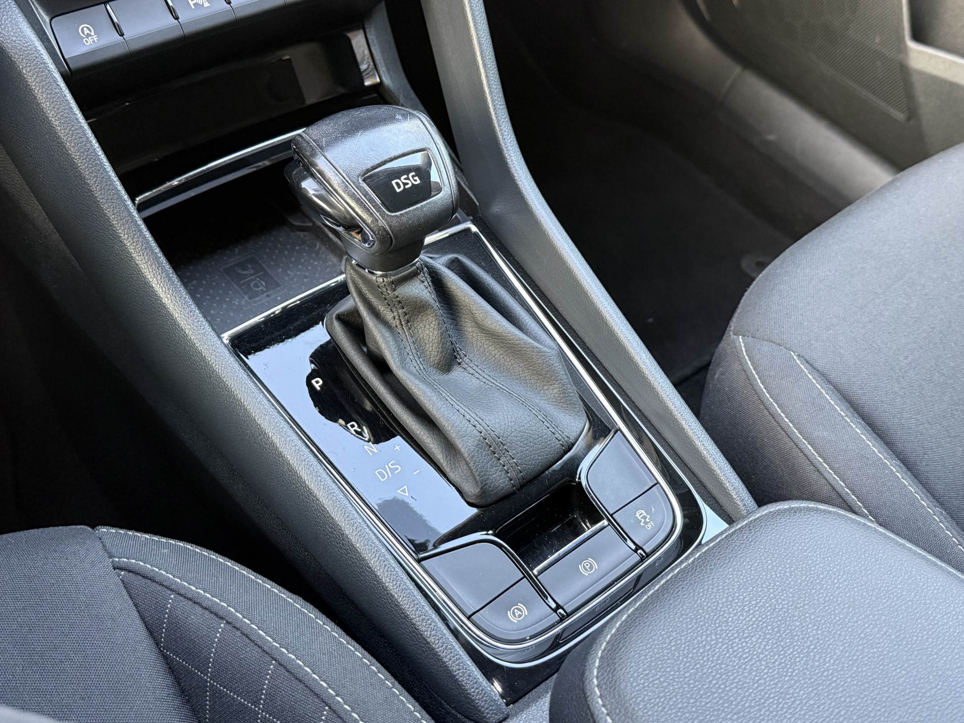 ŠKODA Karoq 1.0 TSI Style | Keyless | Apple carplay | Stoelverwarming