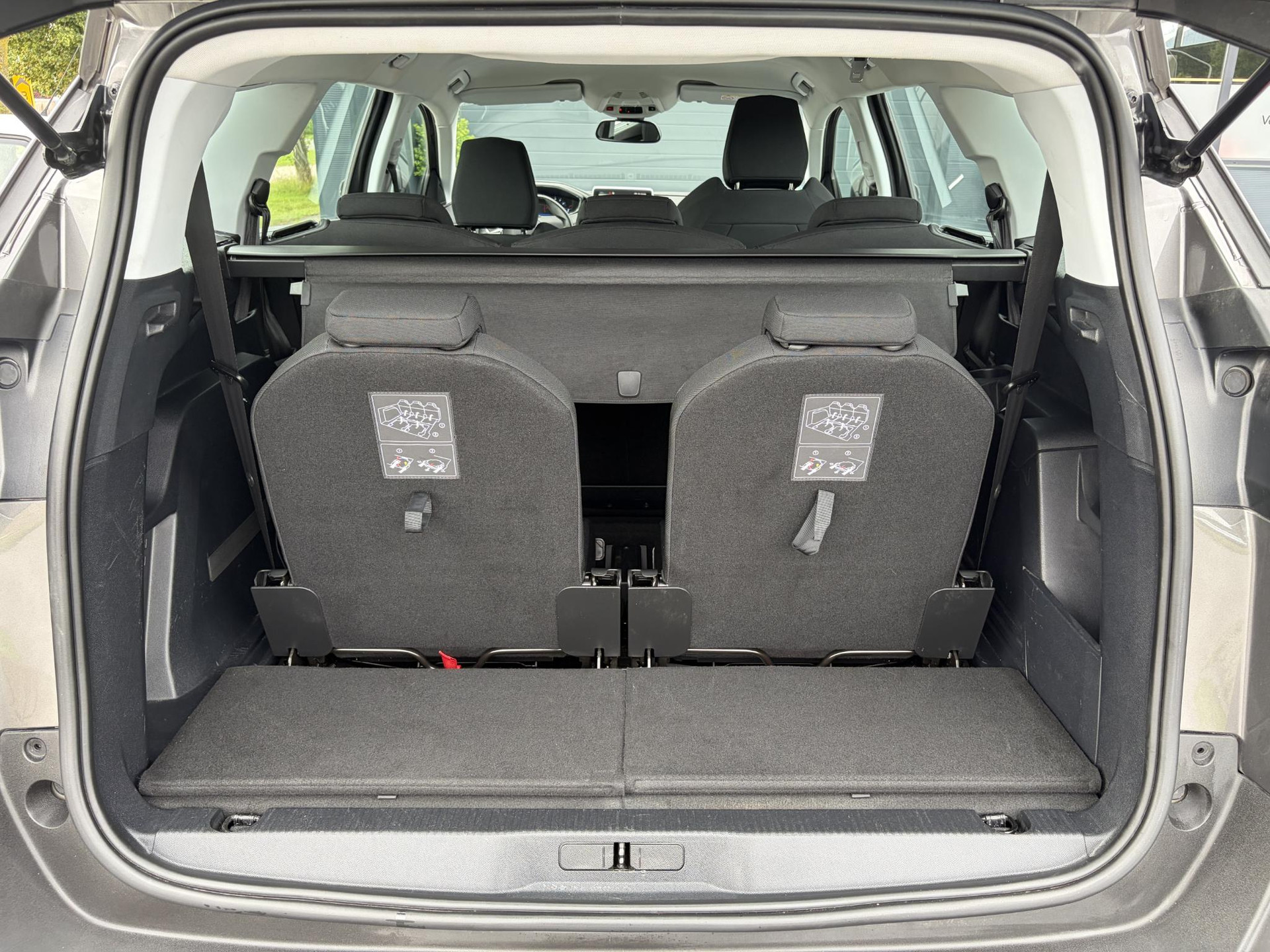 Peugeot 5008 1.2 PureTech Active 1e Eigenaar,D-riem 12-2023,Trekhaak,7 Persoons,6 Bak,Carplay,Clima,Cruise,131pk,Pdc,Dealer Onderhouden,N.A.P,Apk tot 05-2027