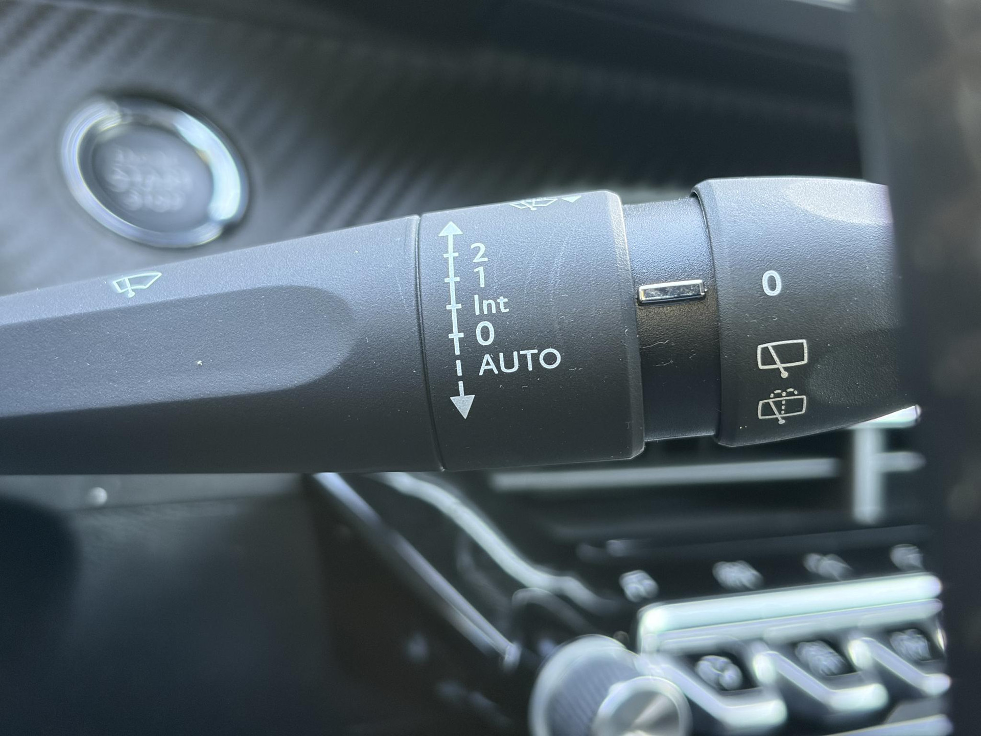 Peugeot 208 1.2 PureTech Allure ✓D-riem vv in 10-2025✓1e Eigenaar✓360° Camera✓Carplay✓Navi✓101pk✓LED✓Clima✓Cruise✓6 Bak✓Pdc✓Lm velgen✓Halfleder✓Recent beurt gehad✓N.A.P✓Apk tot 08-2028