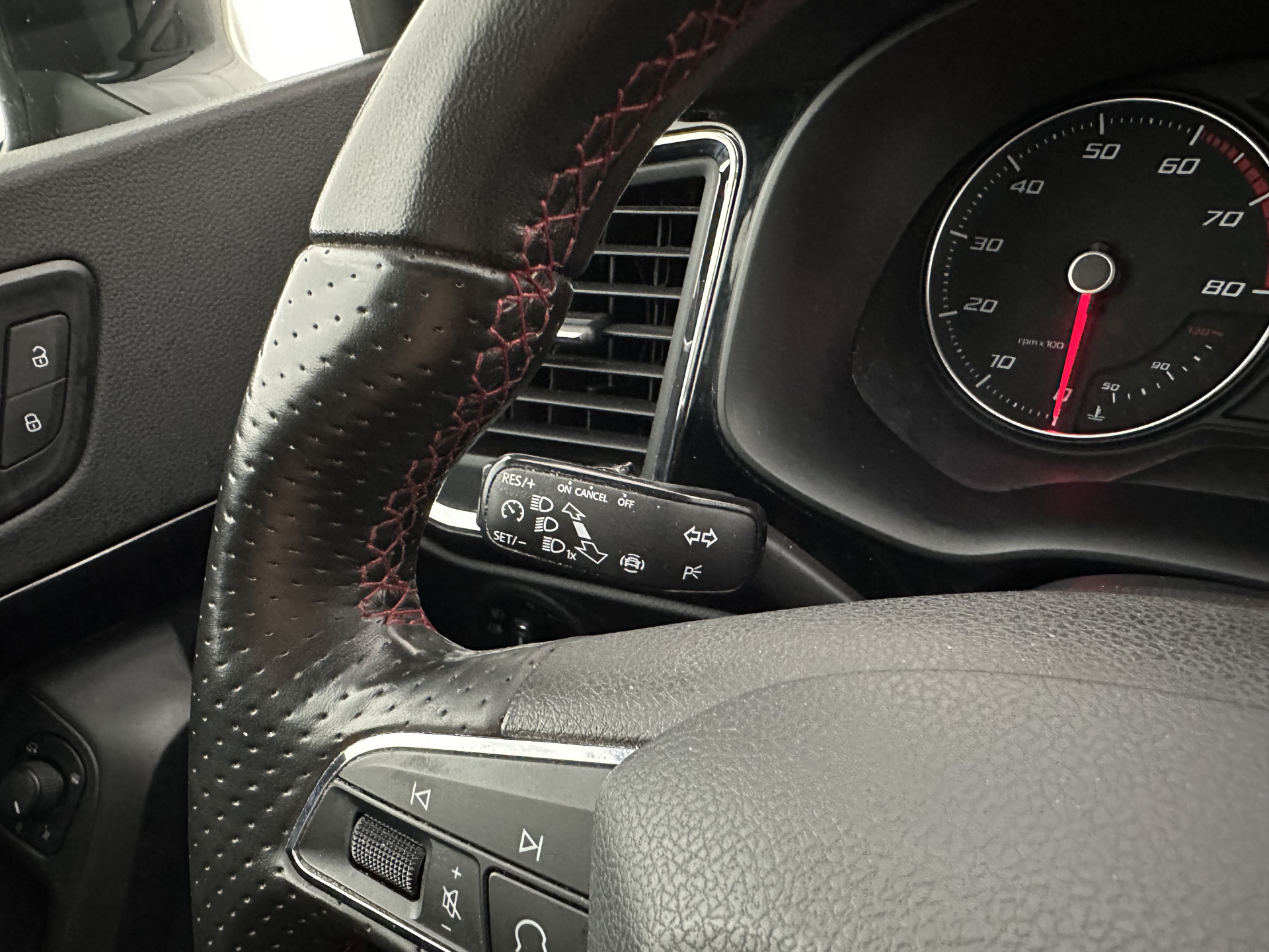 SEAT Ateca 1.5 TSI FR Business Intense (INCL-BTW) *FULL-LED | SPORT-SEATS | NAVI-FULLMAP | LEATHER-MICROFIBRE | CAMERA | KEYLESS | DAB+ | CARPLAY | ECC | PDC | CRUISE | TOWBAR | 18''ALU*