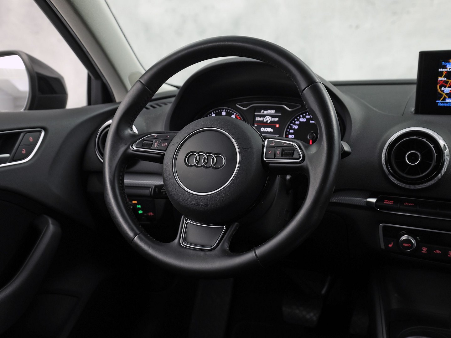 Audi A3 Sportback 1.4 TFSI S-Line Sport Automaat (NAVIGATIE, CLIMATE, LEDER/ALCANTARA, KEYLESS, SPORTSTOELEN, STOELVERWARMING, GETINT GLAS, CRUISE, NIEUWSTAAT)