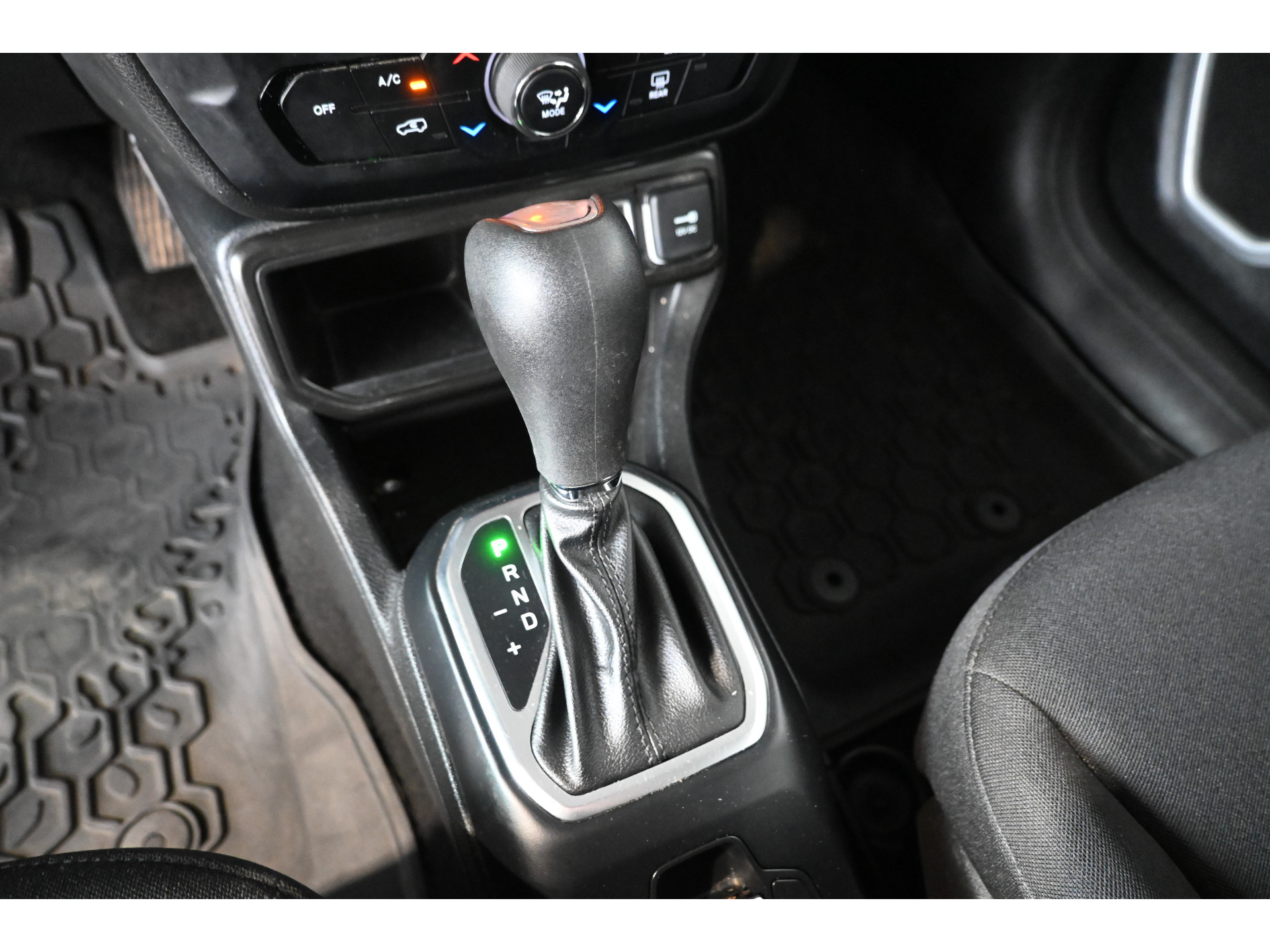 Jeep Renegade 1.3T Limited Automaat Clima Carplay Cruise Control 1e Eigenaar Rijklaarprijs! Inruil Mogelijk!