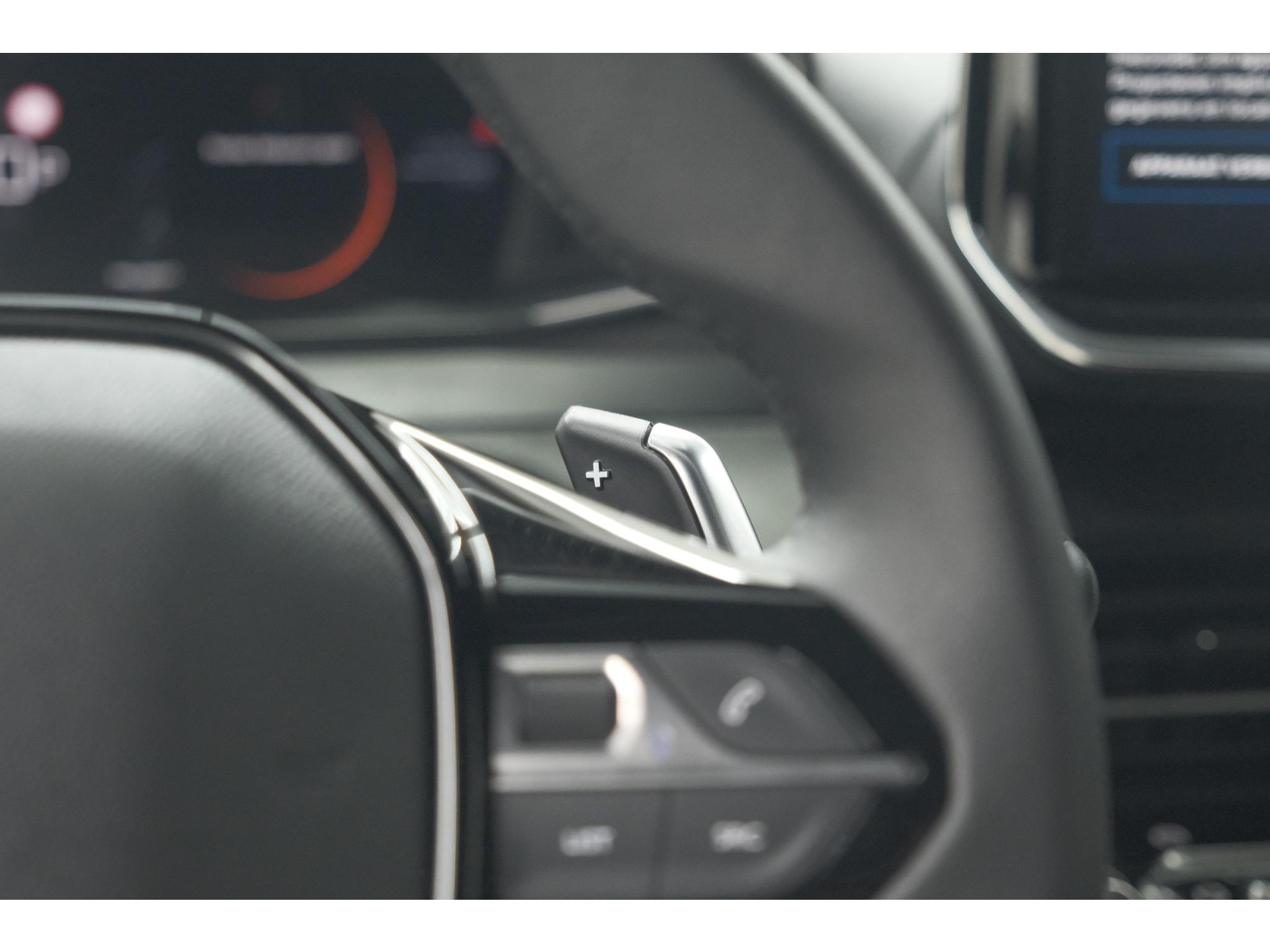 Peugeot 2008 Hybrid 136 e-DCS6 Allure | 360 Camera | Navigatie | Adaptieve Cruise Control | Dodehoekdetectie