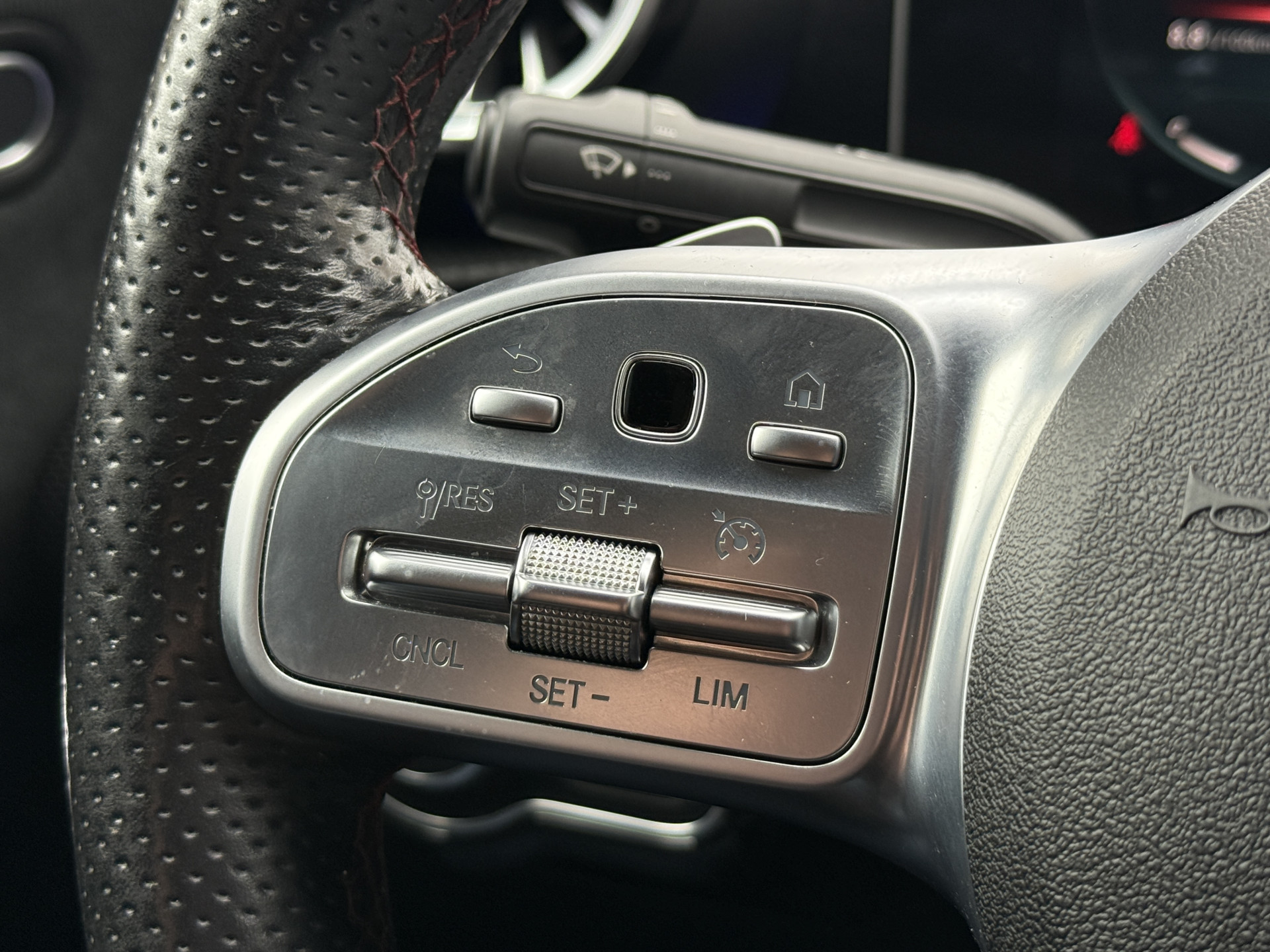 Mercedes-Benz A-klasse 220 4MATIC Premium | Panoramadak | Sfeerverlichting | Camera