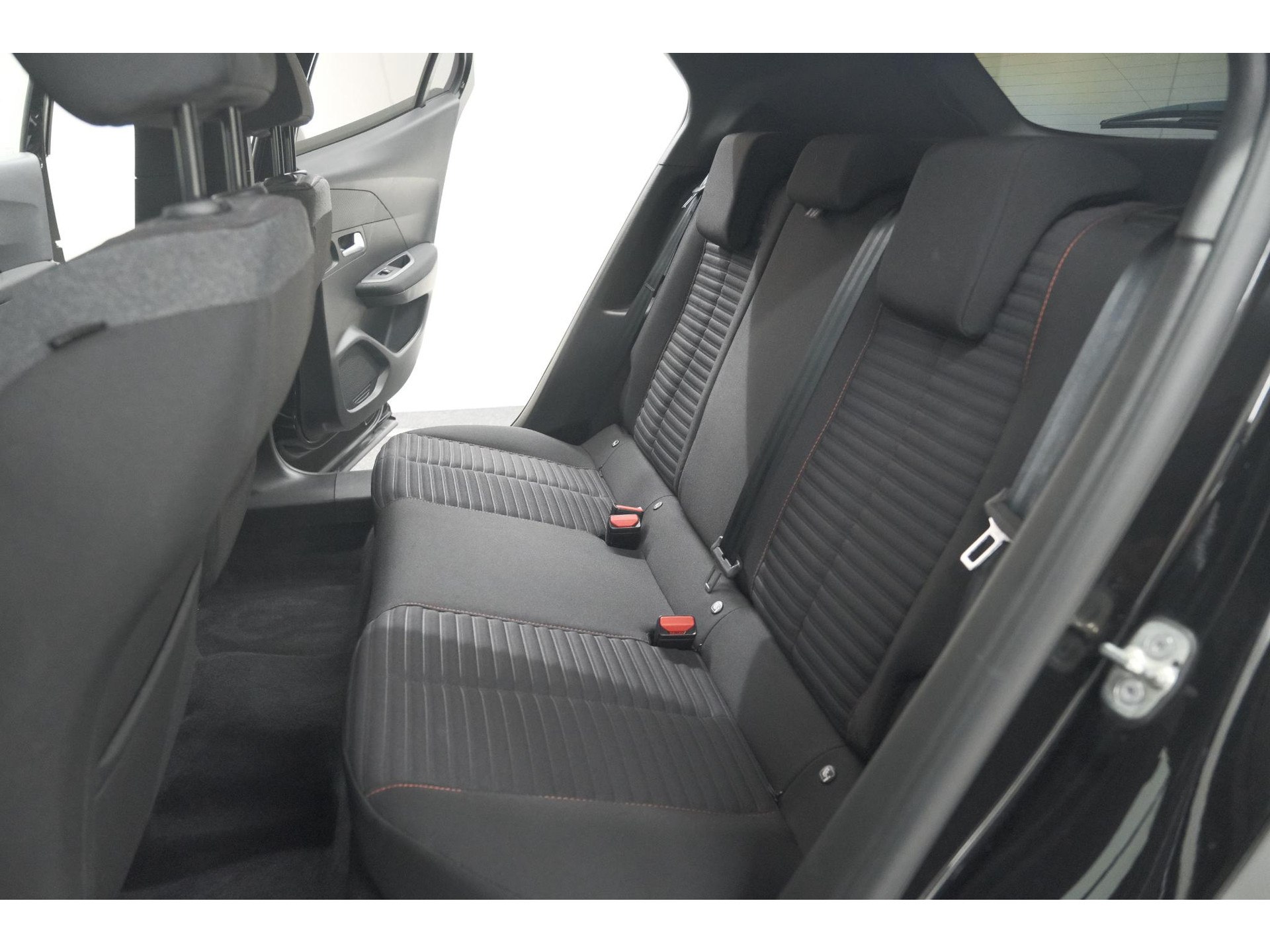 Peugeot 2008 PureTech 130 Active | Camera | Apple Carplay | Parkeersensoren | Stoelverwarming