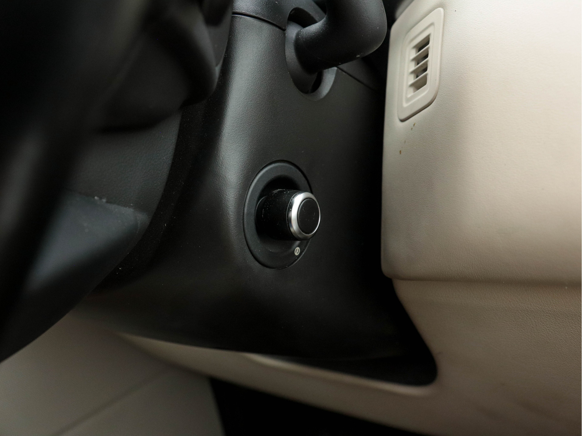 Land Rover Range Rover 3.0 TDV6 Vogue Aut. *PANO | LEATHER | NAVI-FULLMAP | DIGI-COCKPIT | SURROUND-VIEW | BI-XENON | MERIDIAN-AUDIO | MEMORY-PACK | AIR SUSPENSION | HEATED-COMFORTSEATS | SHIFT-PADDLES | 20"ALU*