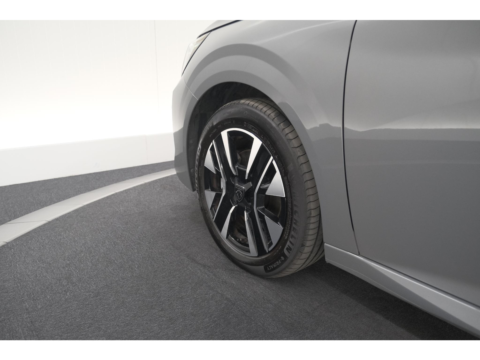 Peugeot 208 1.2 Hybrid 110 e-DCS6 Allure | Apple Carplay | Parkeersensoren Voor + Achter | Climate Control