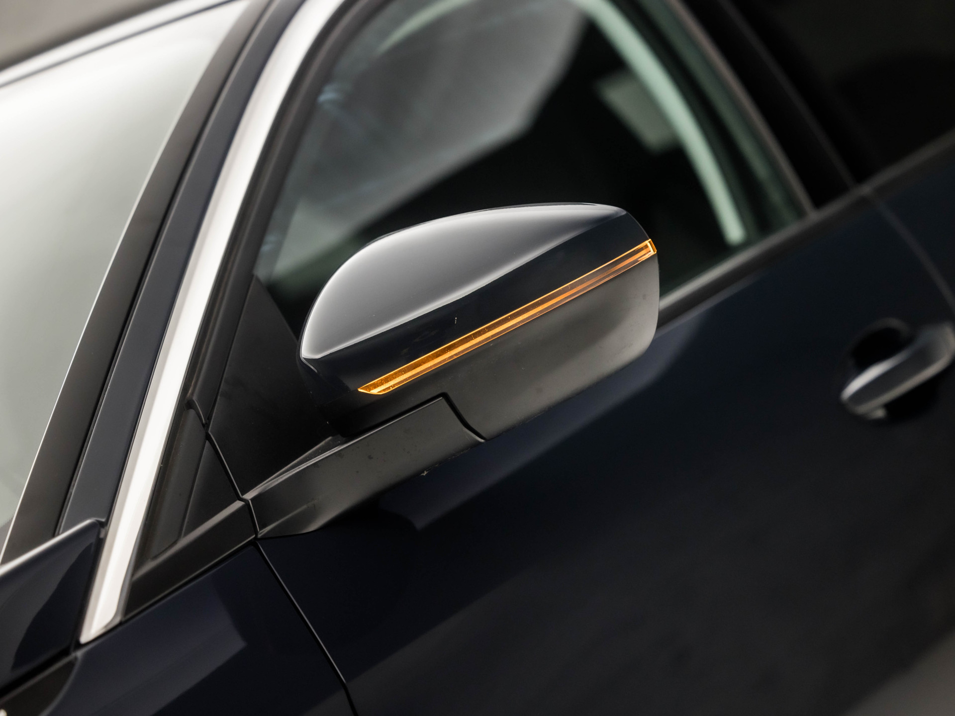 Peugeot 3008 1.2 PureTech Allure Automaat (APPLE CARPLAY, LED KOPLAMPEN, FOCAL AUDIO, LEDER, SPORTSTOELEN, GETINT GLAS, CRUISE, DAKRAILS, NIEUWSTAAT)