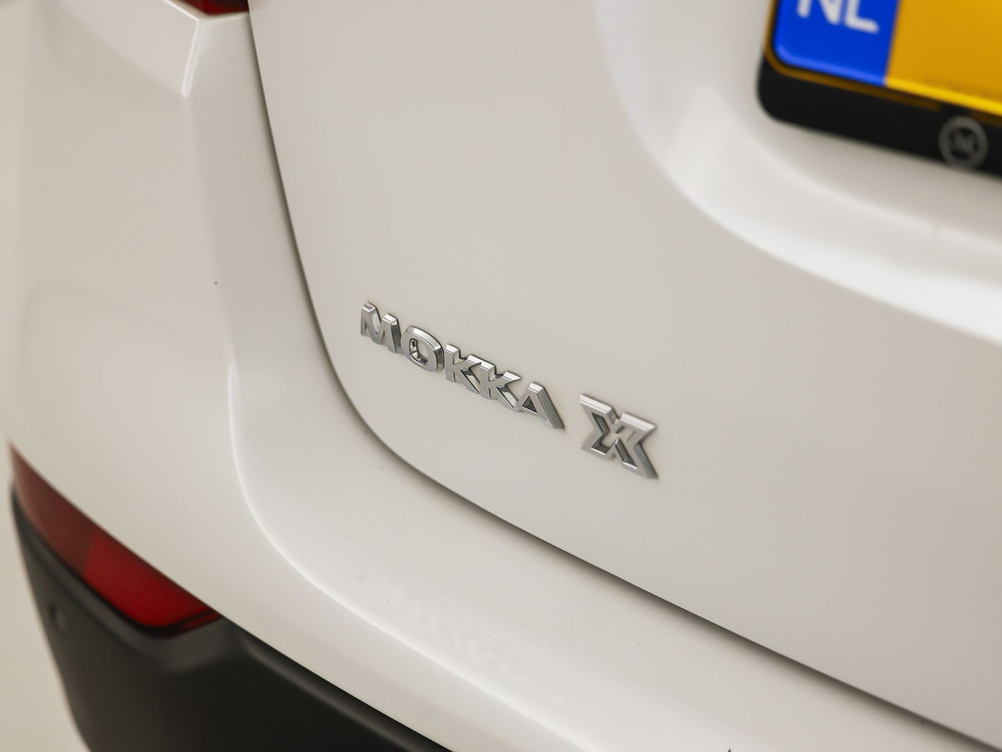 Opel Mokka X 1.4 Turbo Innovation Sport (GROOT NAVI, APPLE CARPLAY, STUUR/STOELVERWARMING, TREKHAAK, LEDER, CRUISE, LM VELGEN, NIEUWE APK)