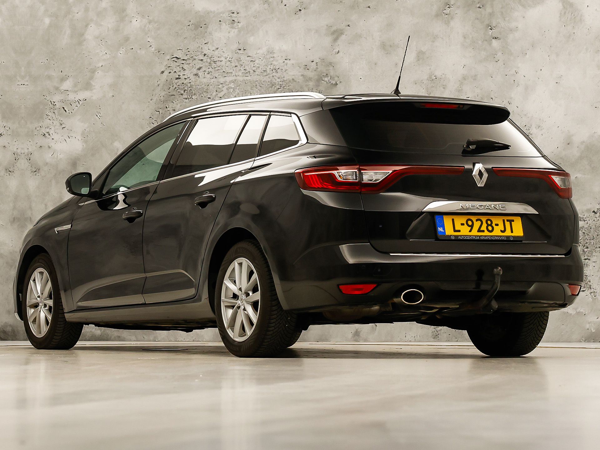 Renault Mégane Estate 1.2 TCe Bose Automaat (VIRTUAL COCKPIT, GROOT NAVI, LEDER/ALCANTARA, GETINT GLAS, STOELVERWARMING, SPORTSTOELEN, TREKHAAK, PARKEERSENSOREN, NIEUWSTAAT)