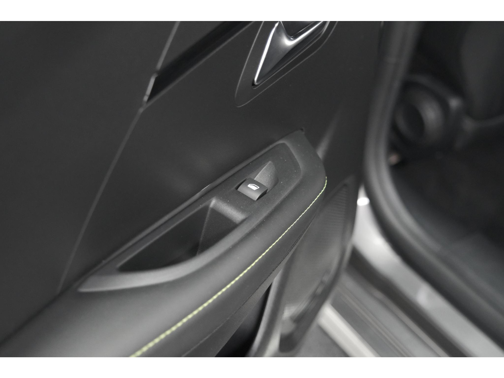 Peugeot 208 PureTech 100 GT | Camera | Adaptieve Cruise Control | Navigatie | Apple Carplay