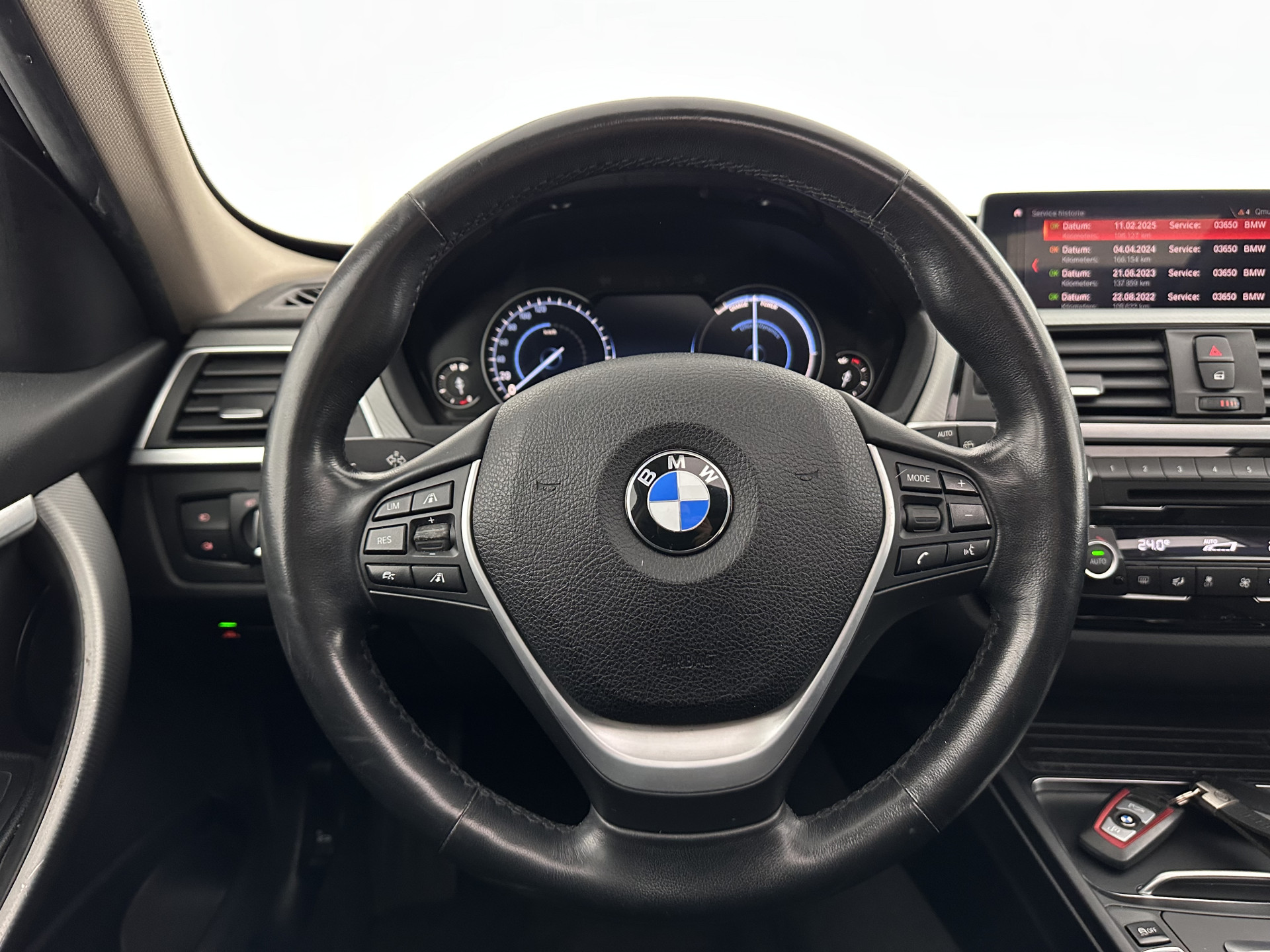 BMW 3-serie Touring 320d EDE Executive Aut. *PANO | LEATHER | FULL-LED | DIGI-COCKPIT | HEATED-SPORTSEATS | NAVI-FULLMAP | PRIVACY-GLASS | ECC | KEYLESS | LANE-ASSIST | PDC | CRUISE | TOWBAR | 18''ALU*