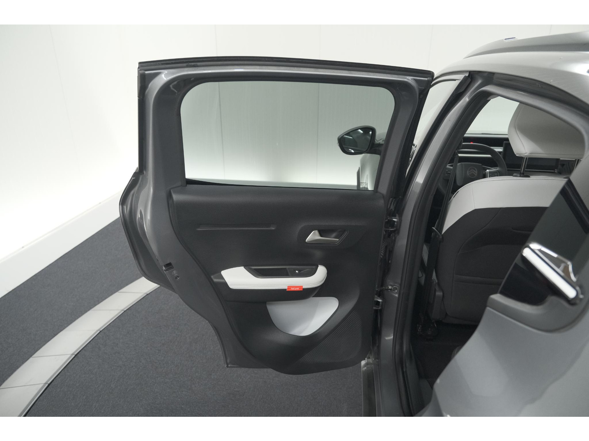 Citroen Ë-C3 Max 113pk 44 kWh | 7 KW Laadfunctie | Camera | Navigatie | Apple Carplay | Parkeersensoren