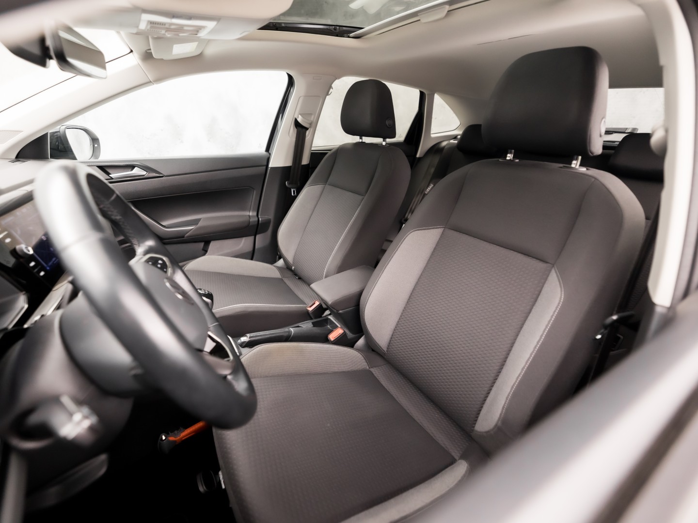 Volkswagen Taigo 1.0 TSI Sport (PANORAMADAK, 1e EIGENAAR, VIRTUAL COCKPIT, APPLE CARPLAY, GROOT NAVI, CLIMATE, STOELVERWARMING, SPORTSTOELEN, GETINT GLAS, IQ LIGHT, NIEUWSTAAT)