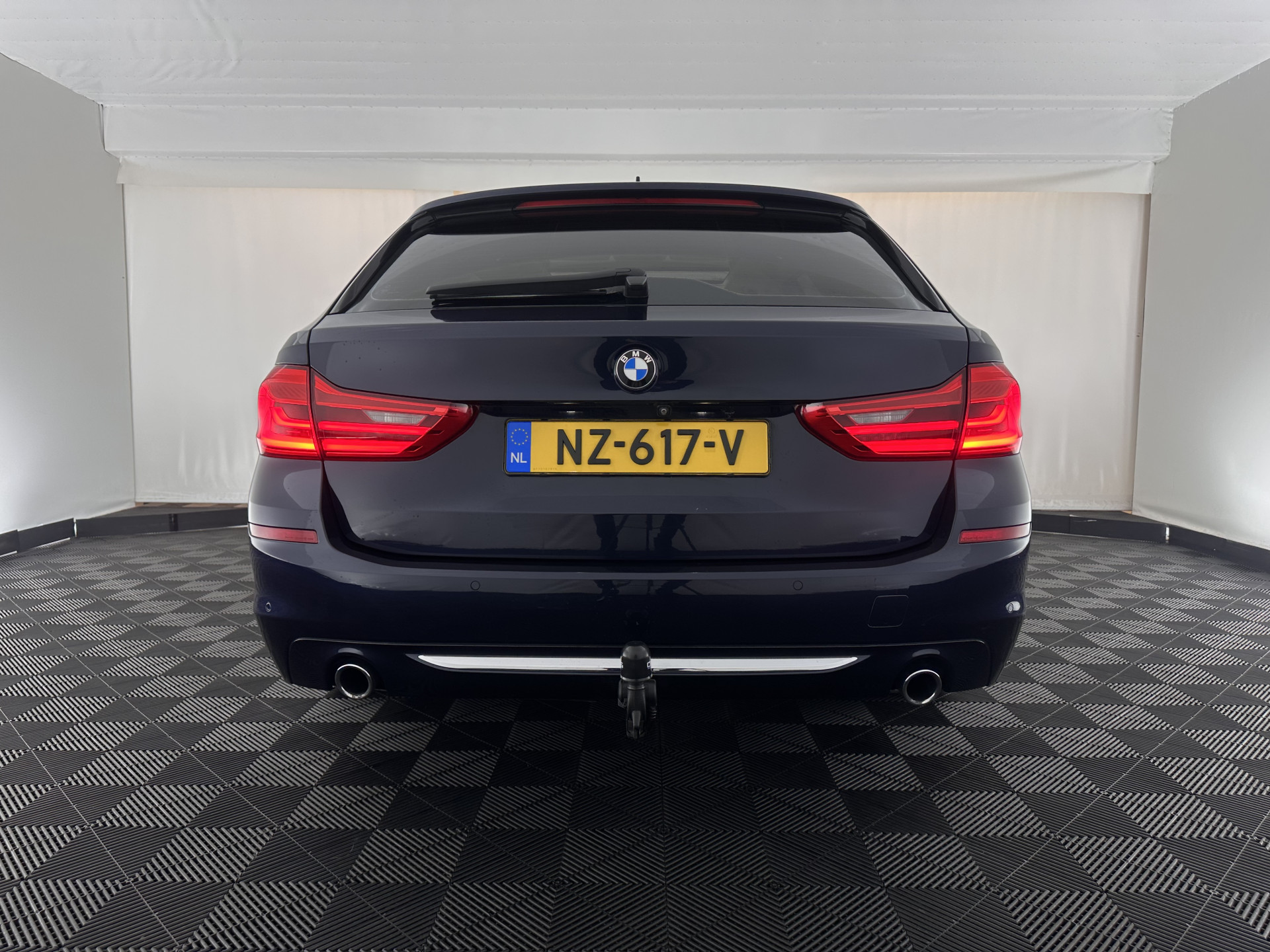 BMW 5-serie Touring 530d High Executive Luxury-Line Aut. *PANO | BOWERS-WILKINS | LEATHER | FULL-LED | ADAPTIVE-CRUISE | BLINDSPOT | MEMORY-PACK | TOPVIEW | HEAD-UP | HEATED-COMFORTSEATS | DIGI-COCKPIT | NAVI-FULLMAP | TOWBAR | 19''ALU*