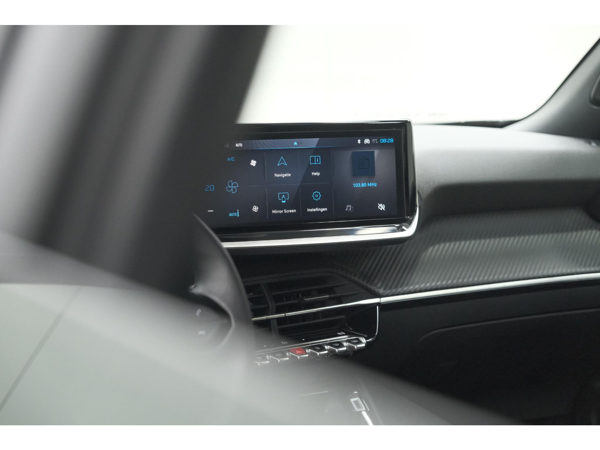 Peugeot 2008 1.2 Hybrid 145 Allure | 360 Camera | Adaptieve Cruise Control | Navigatie | Dodehoekdetectie