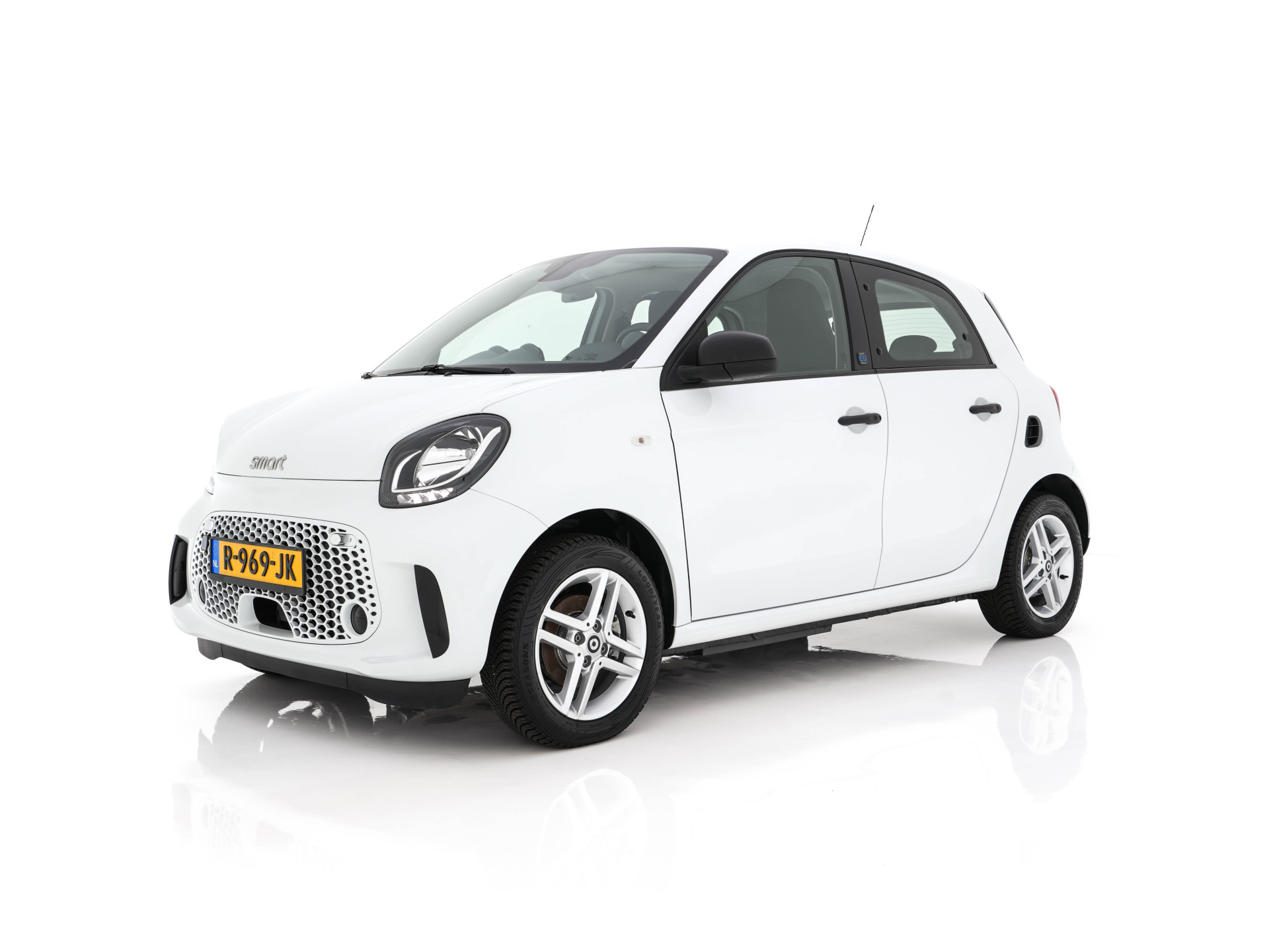Smart forfour EQ Essential 18 kWh [ 3-Fase ] (INCL-BTW) Aut. *LEATHER | AIRCO | CRUISE | DAB+ | COMFORT-SEATS | 15''ALU*