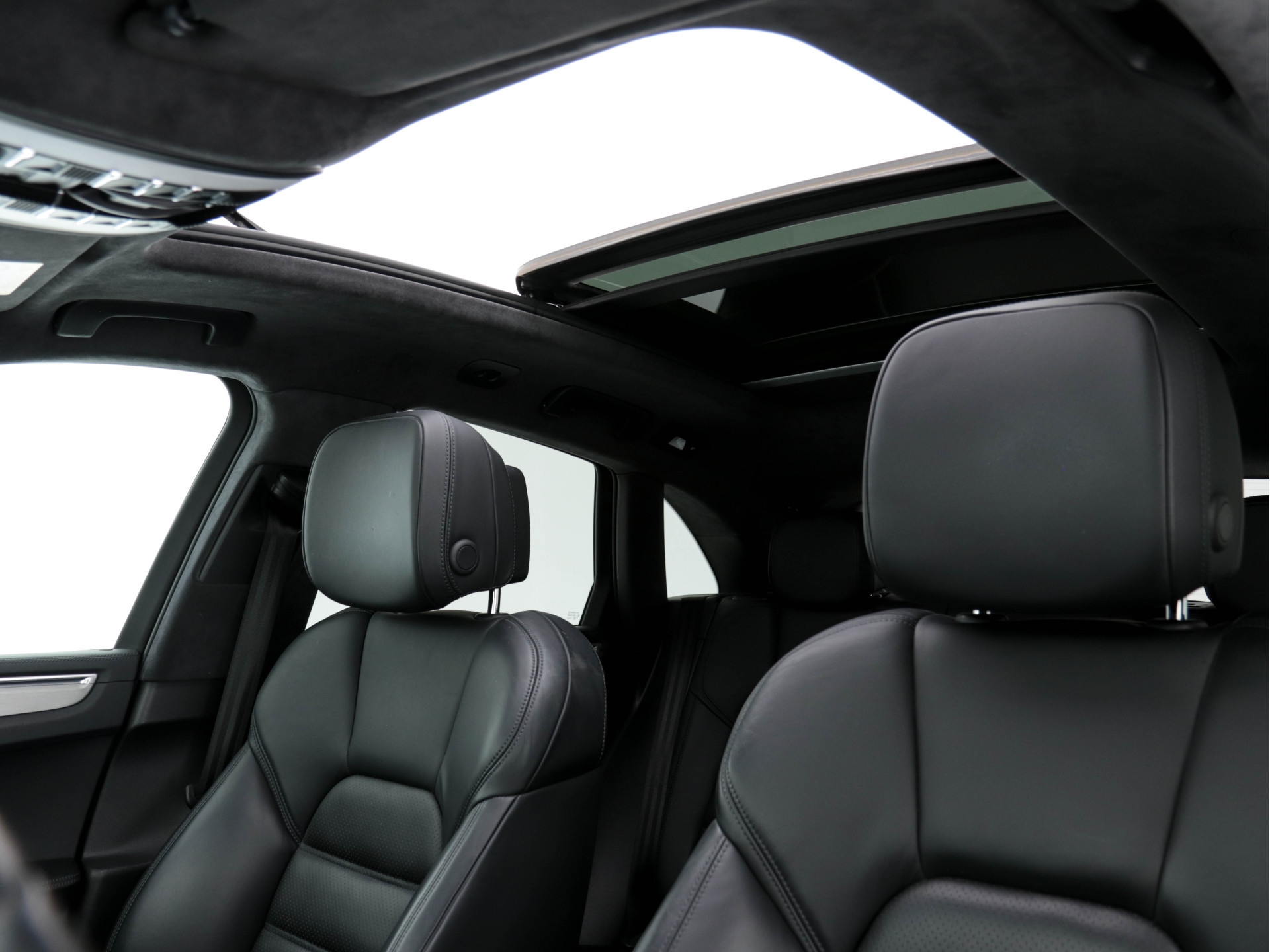 Porsche Macan 3.6 Turbo Aut. *PANO | XENON | FULL-LEATHER  | BOSE-SOUND | NL-AUTO | NAVI-PROF | XENON | COMFORT-SEATS | CAMERA | ECC | PDC | ALCANTARA | MODEL-2015*