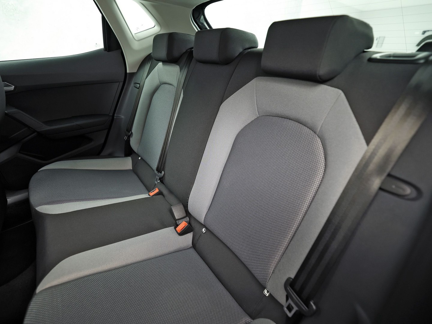 SEAT Ibiza 1.0 TSI Sport (GROOT NAVI, APPLE CARPLAY, GETINT GLAS, CAMERA, CRUISE, LM VELGEN, NIEUWE APK, NIEUWSTAAT)