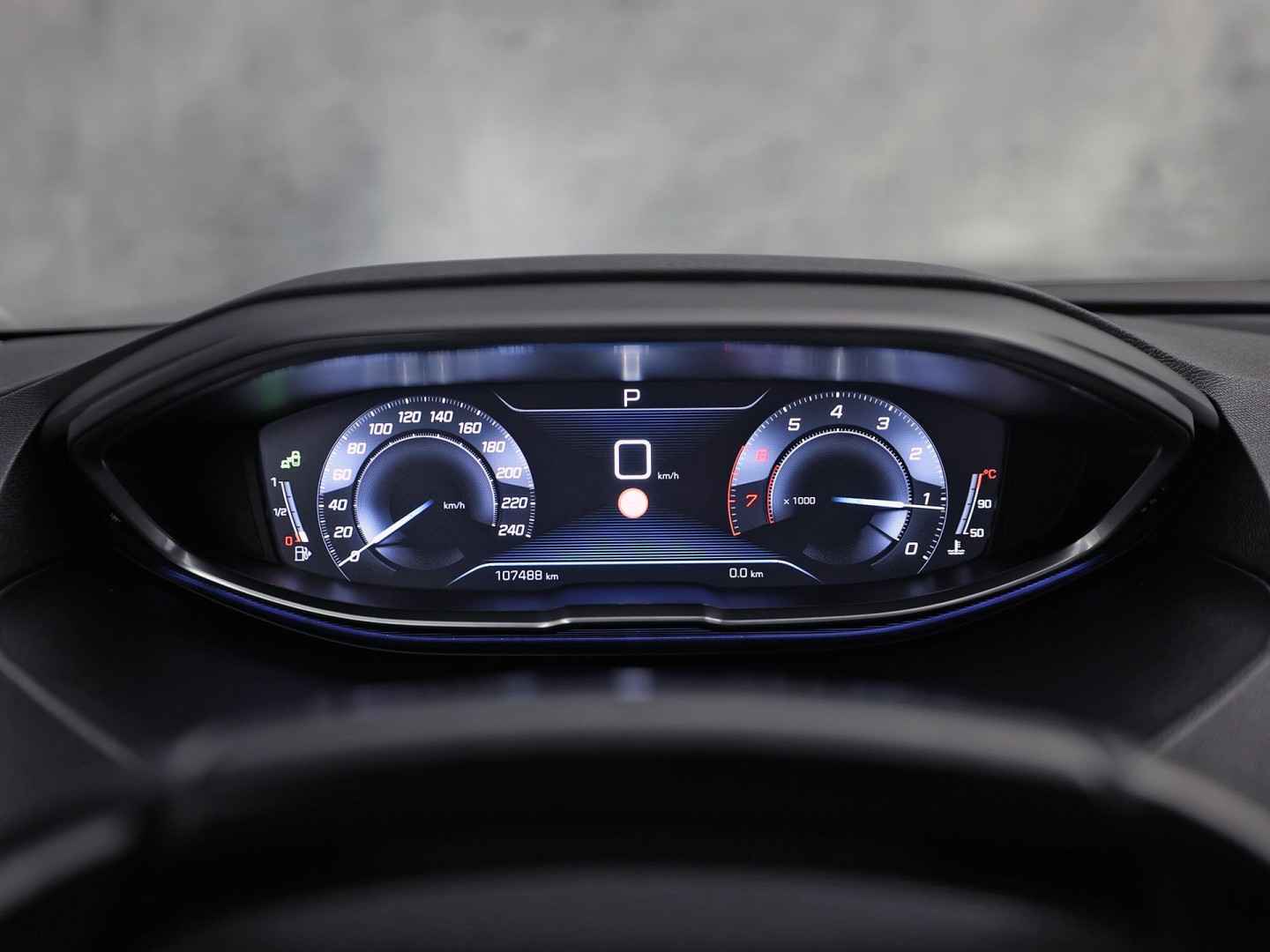 Peugeot 3008 1.2 PureTech Sport Automaat (PANORAMADAK, APPLE CARPLAY, GROOT NAVI, 360 CAMERA, LEDER, STOELVERWARMING, SPORTSTOELEN, GETINT GLAS, KEYLESS, DRIVE SELECT, NIEUWSTAAT)