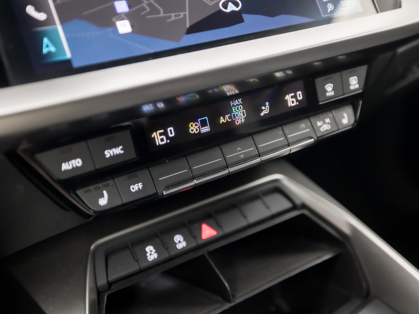 Audi A3 Sportback 30 TFSI Sport (APPLE CARPLAY, GROOT NAVI, CAMERA, ELEK STOEL, ADAPTIVE CRUISE, STOELVERWARMING, SPORTSTOELEN, GETINT GLAS, KEYLESS START, NIEUWSTAAT)