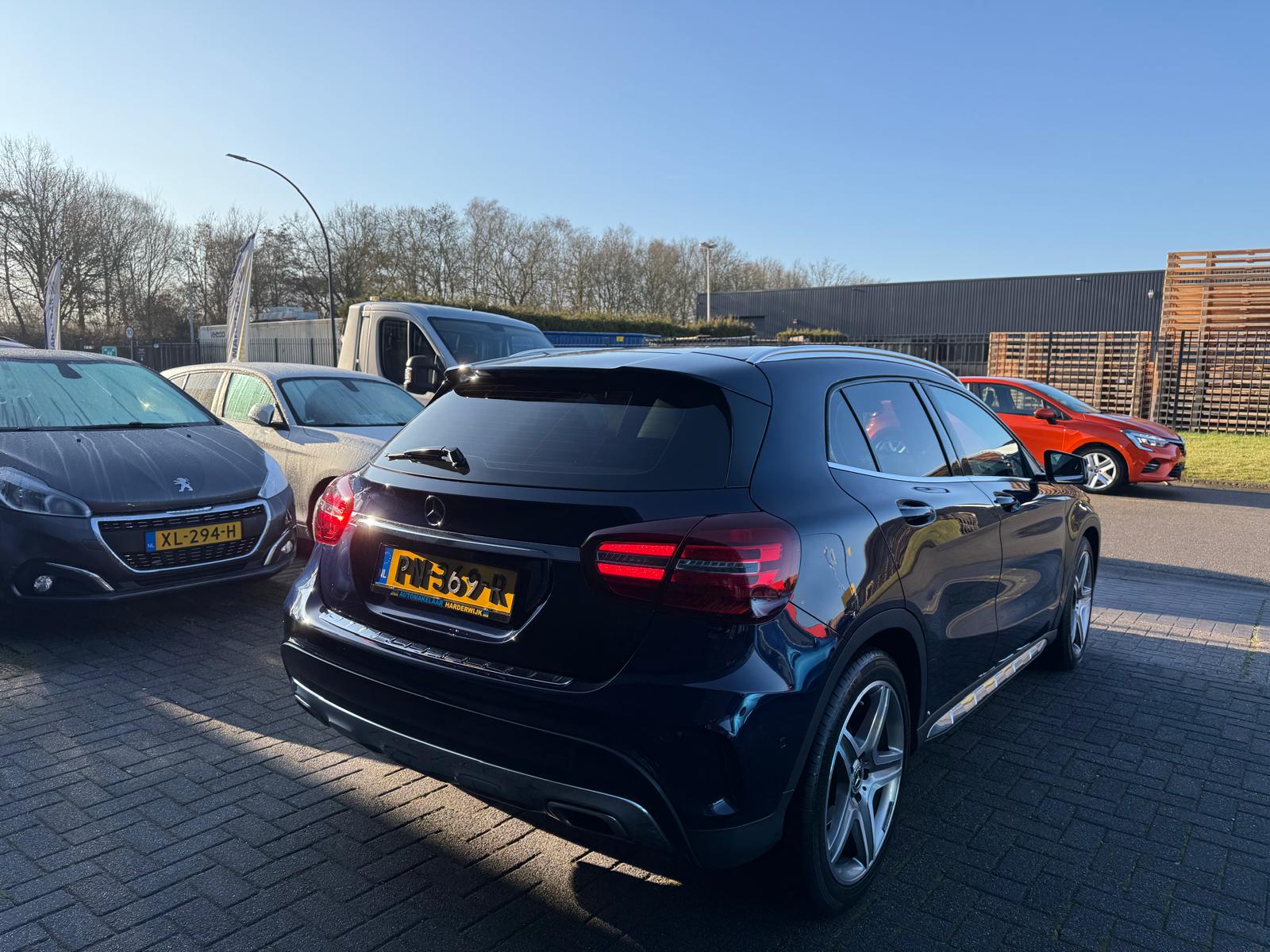 Mercedes-Benz GLA-klasse 180 Business Solution AMG | 2E EIGENAAR | 3/6/12MND GARANTIE | LED | CARPLAY | CRUISE | AUTOMAAT | STOELVERWARMING |