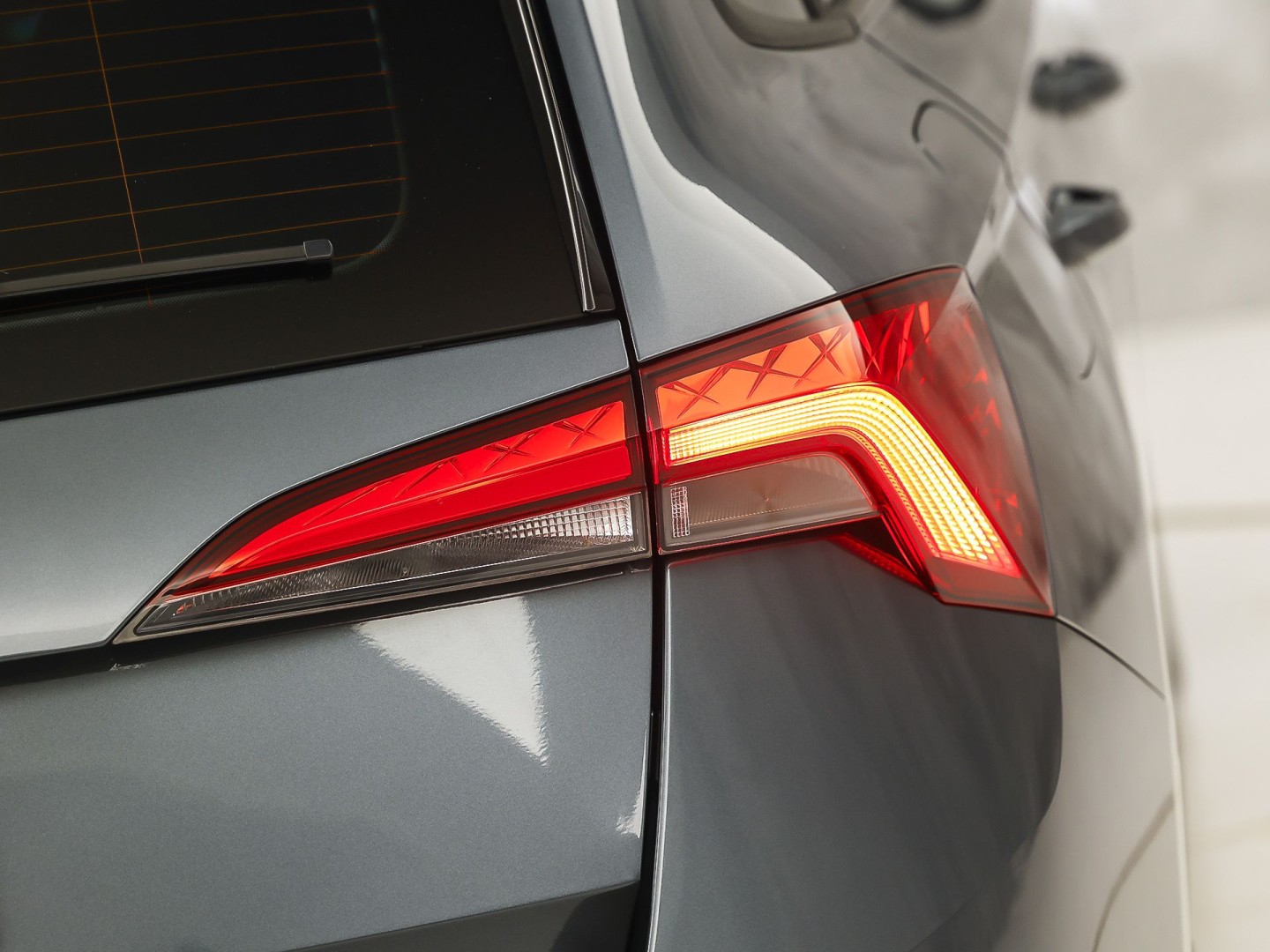 Škoda Scala 1.0 TSI Sport (CRUISE, GETINT GLAS, SPORTSTOELEN, LED KOPLAMPEN, ELEK PAKKET, NIEUWE APK, NIEUWSTAAT)